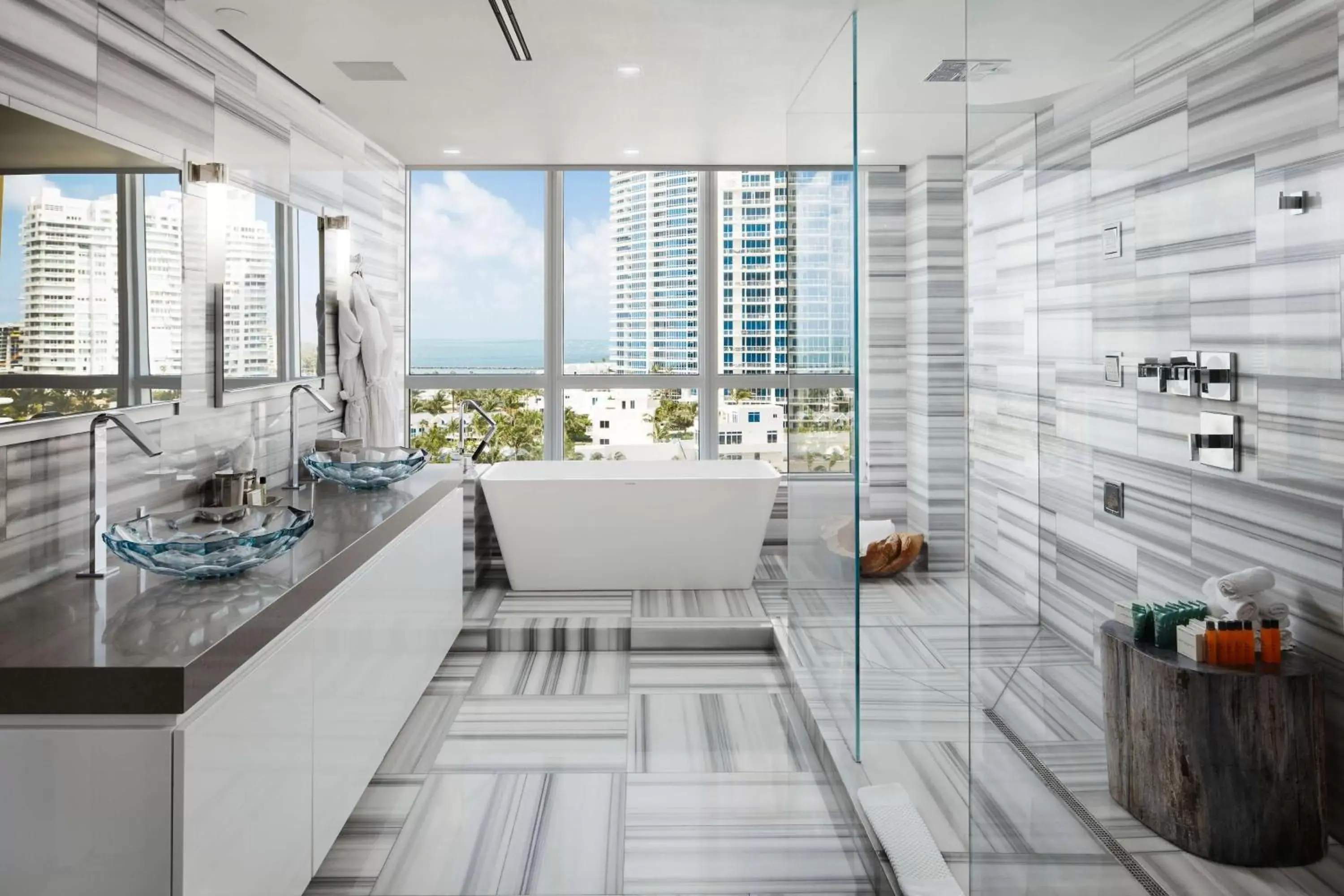 Bathroom in Hilton Bentley Miami/South Beach