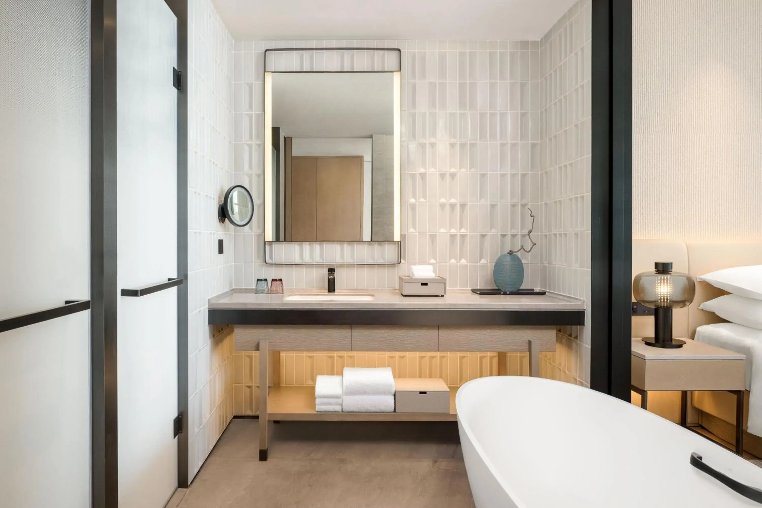 Photo of the whole room, Bathroom in Sheraton Beihai Resort