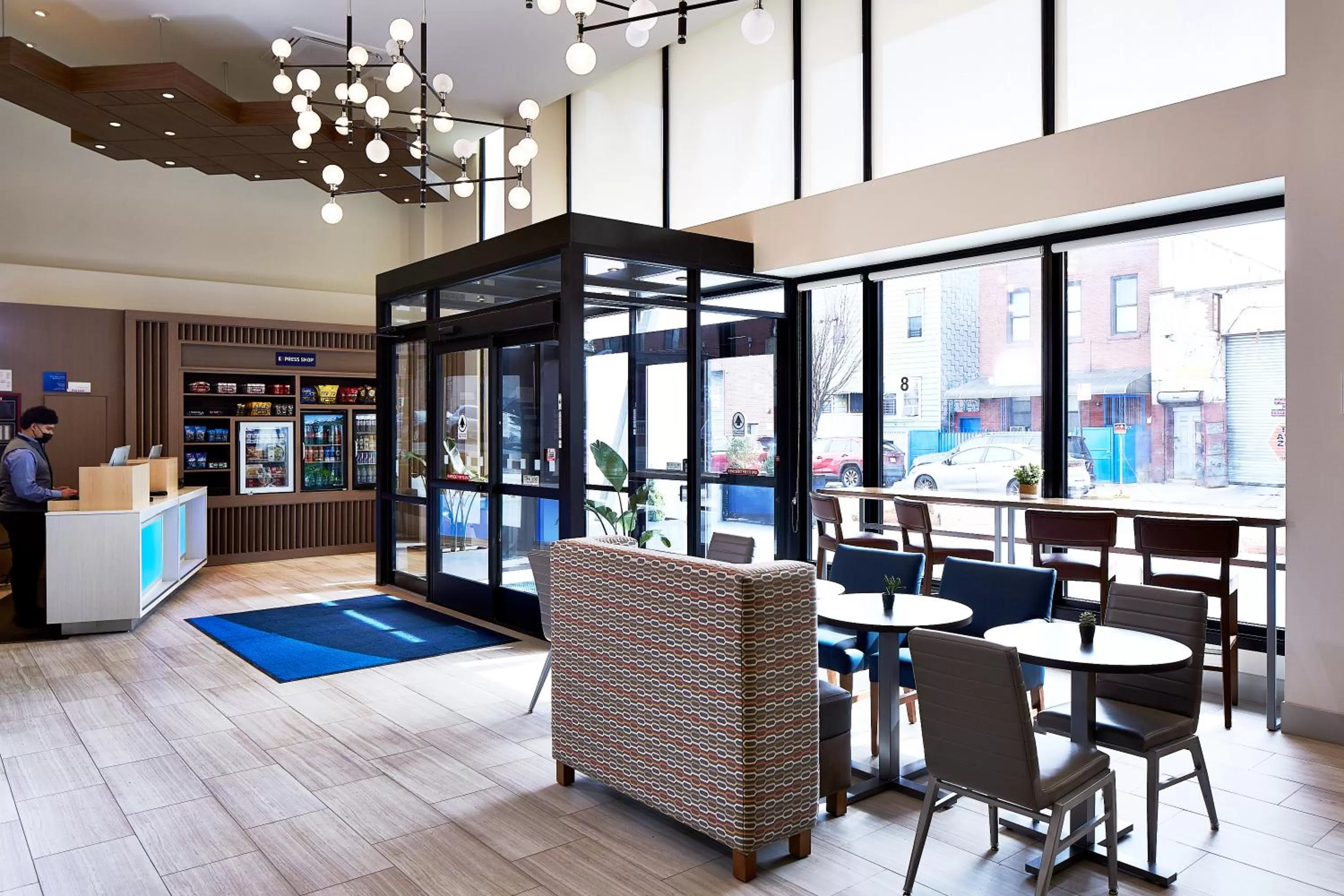 Lobby or reception in Holiday Inn Express - NYC Brooklyn - Sunset Park by IHG