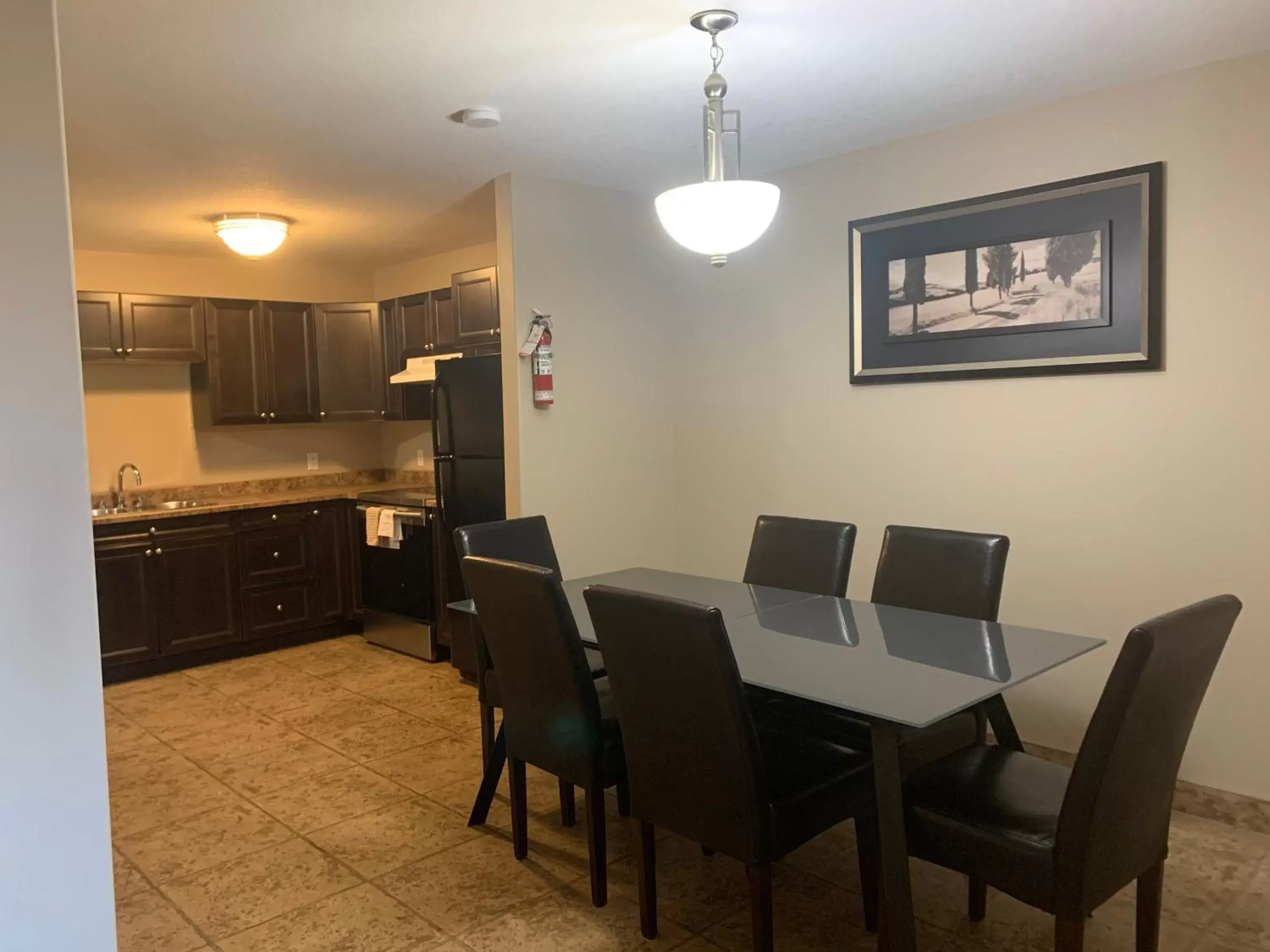 Dining Area in Super 8 by Wyndham Fort McMurray