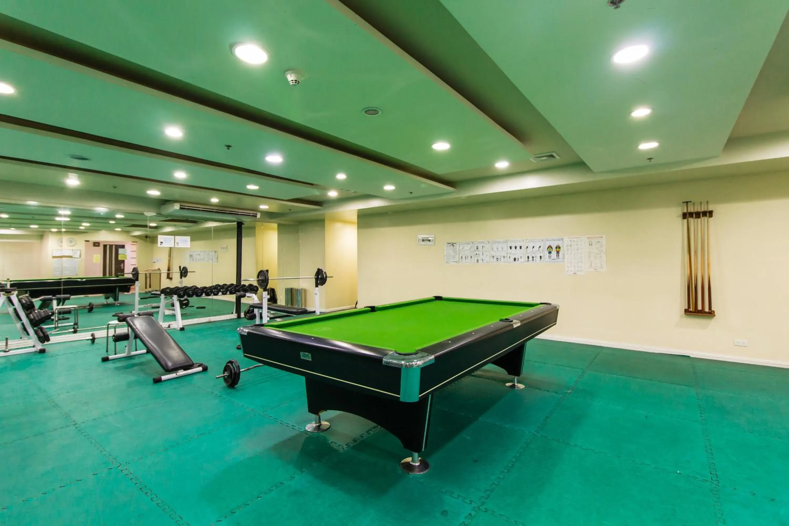 Fitness centre/facilities, Billiards in Jmm Apartment Suites