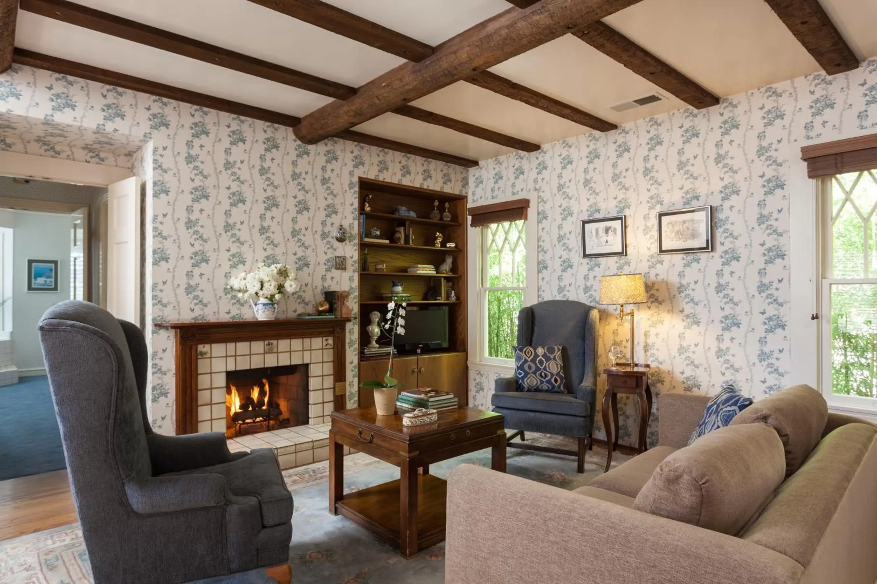 Photo of the whole room, Seating Area in Cheshire Cat Inn & Cottages