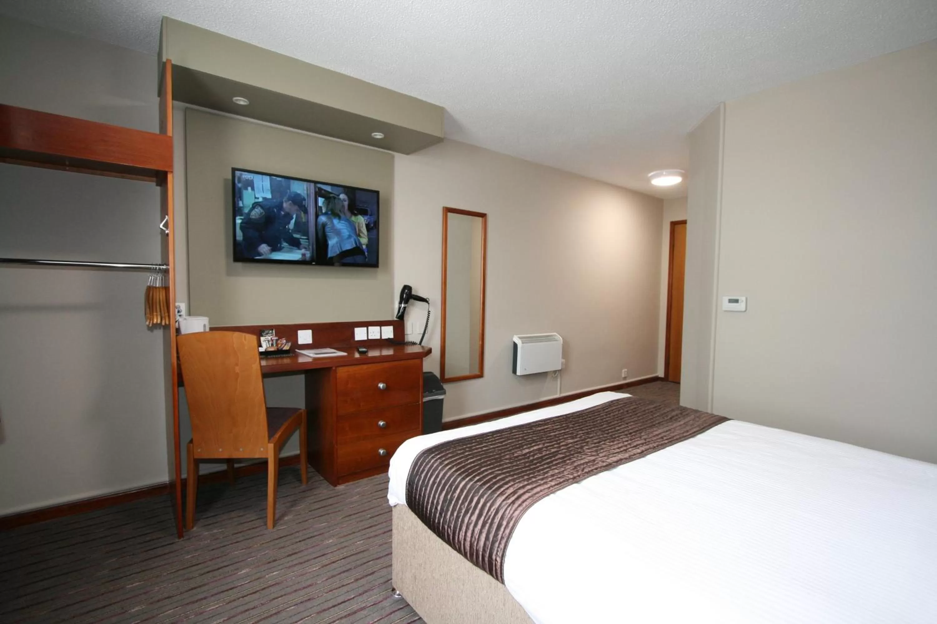 Bed in The Oakwood Hotel