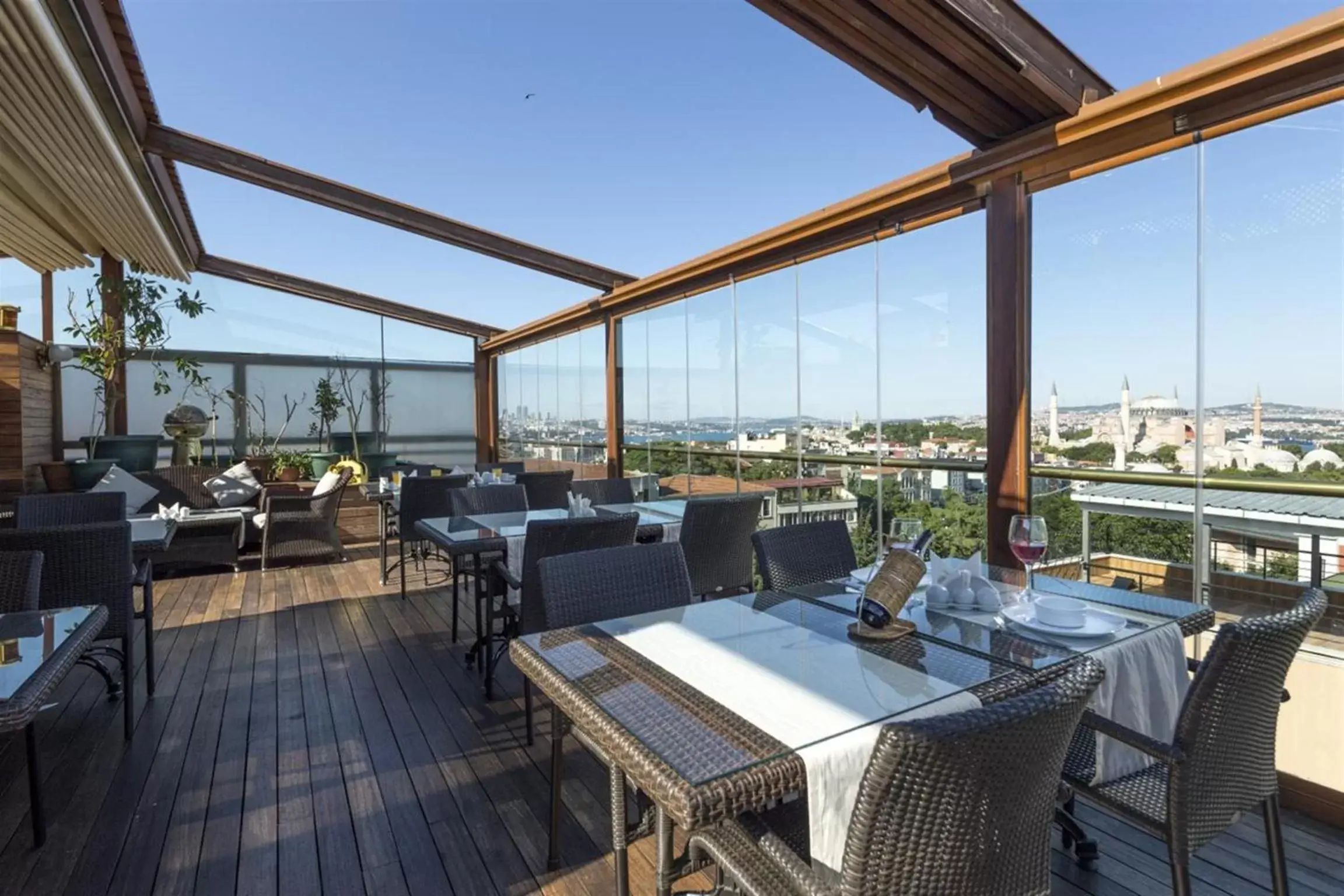 Balcony/Terrace, Restaurant/Places to Eat in Burckin Hotel