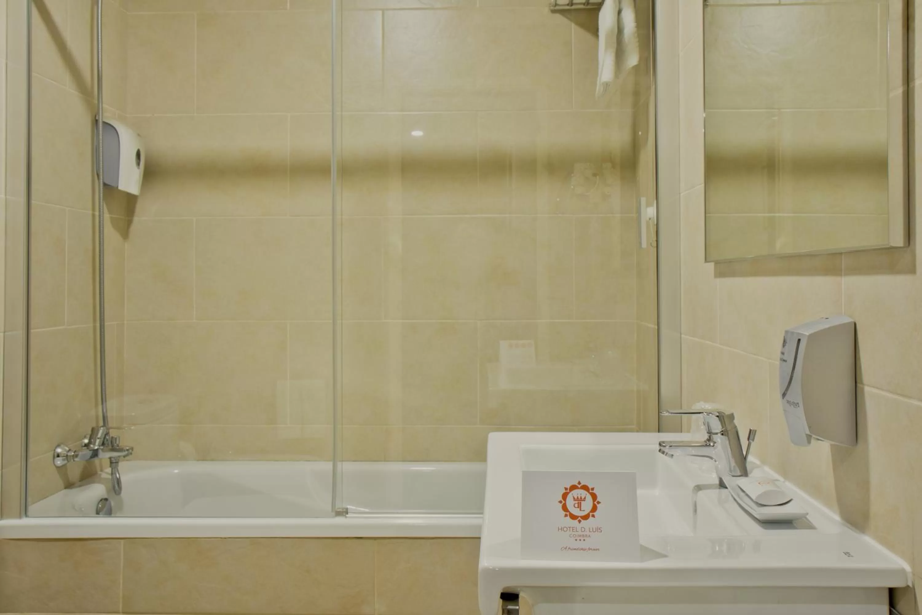 Toilet in Hotel D. Luis