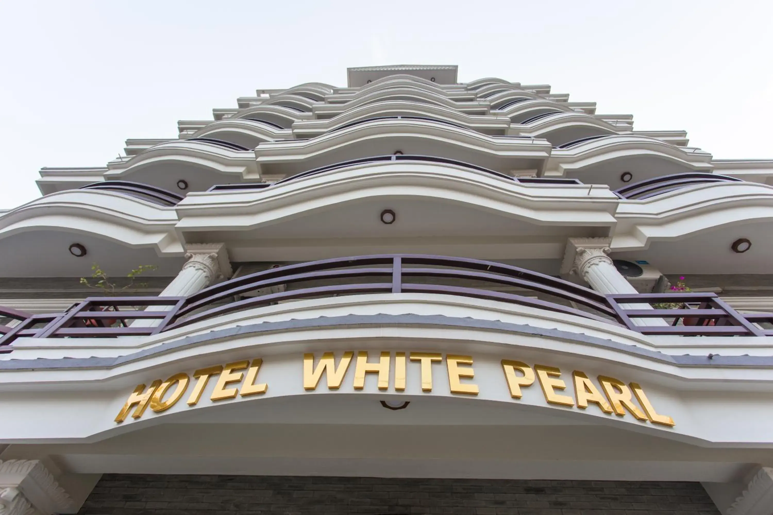 Property Building in Hotel White Pearl