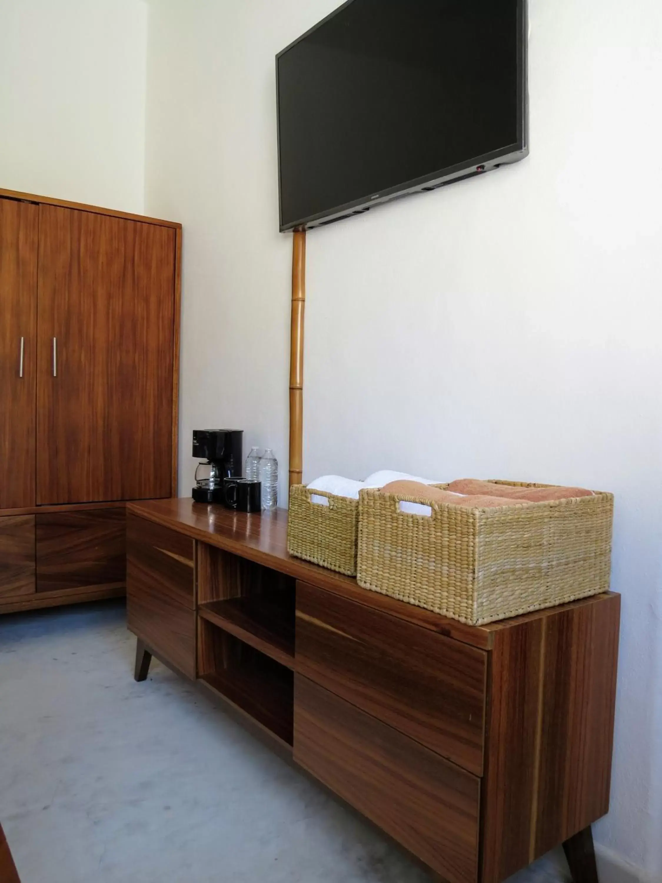 TV/Entertainment Center in Casa Cora