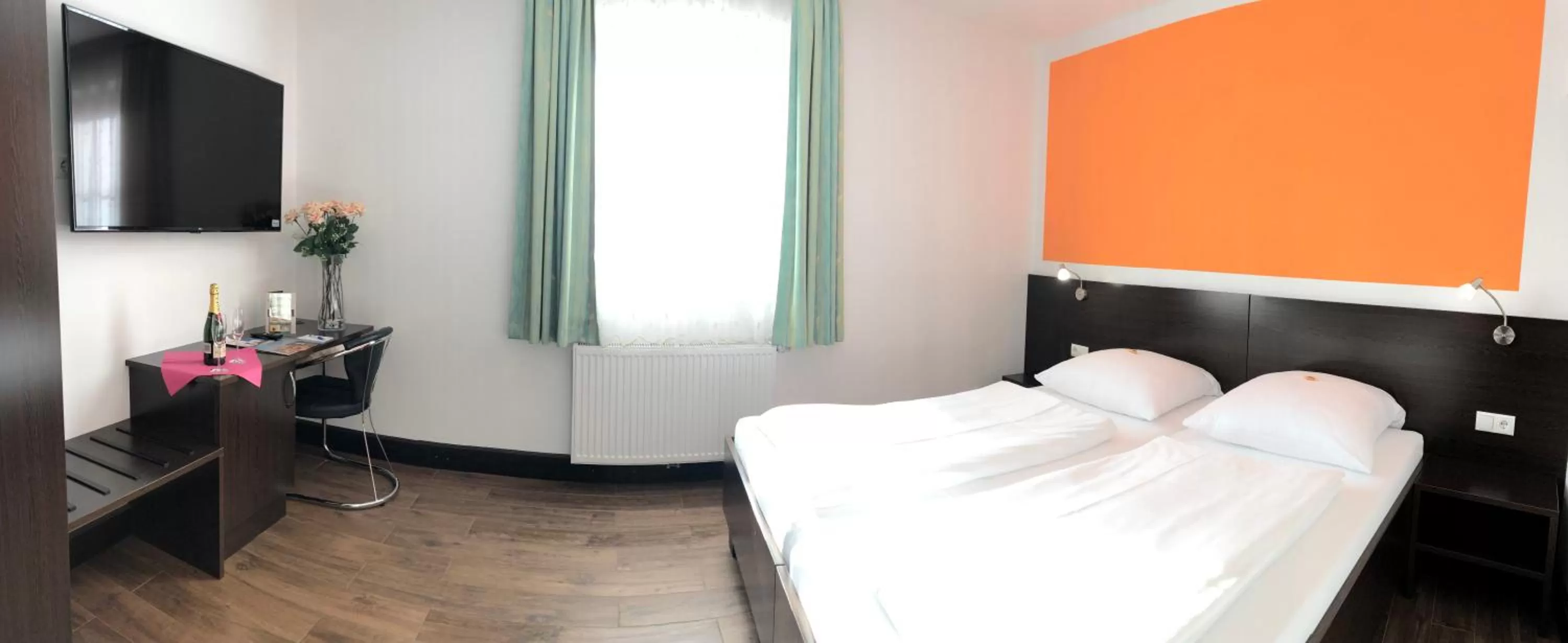 TV and multimedia, Bed in Hotel König