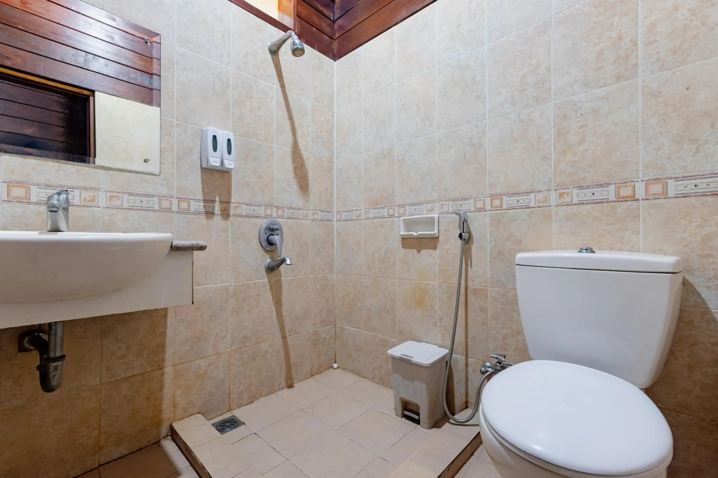 Bathroom in RedDoorz Resort @ Taman Wisata Mangrove