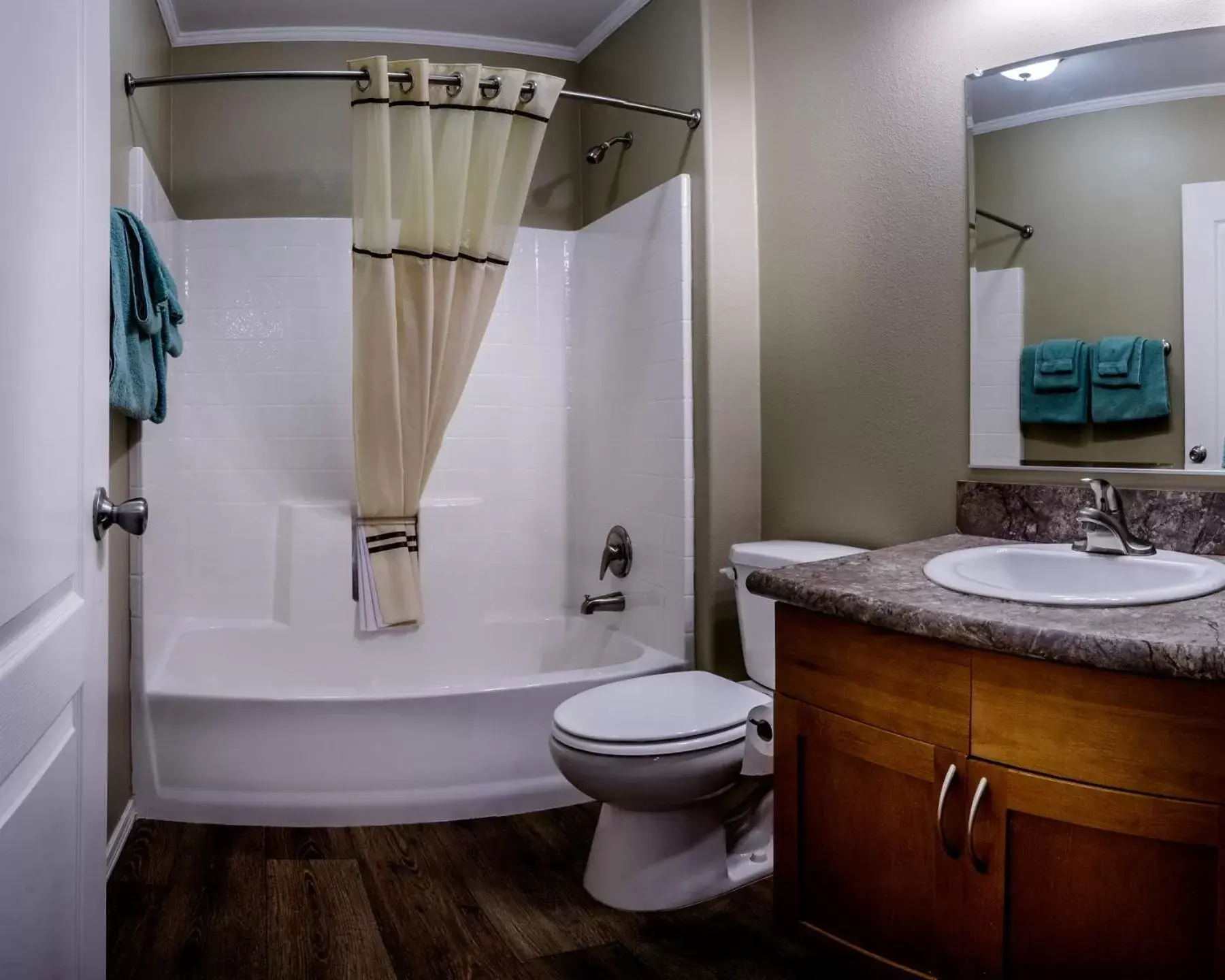 Shower, Bathroom in Goulding's Lodge