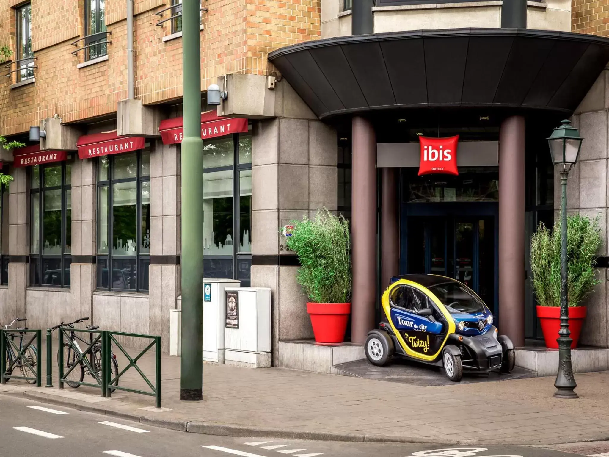 Facade/entrance in ibis Hotel Brussels Centre Gare du Midi