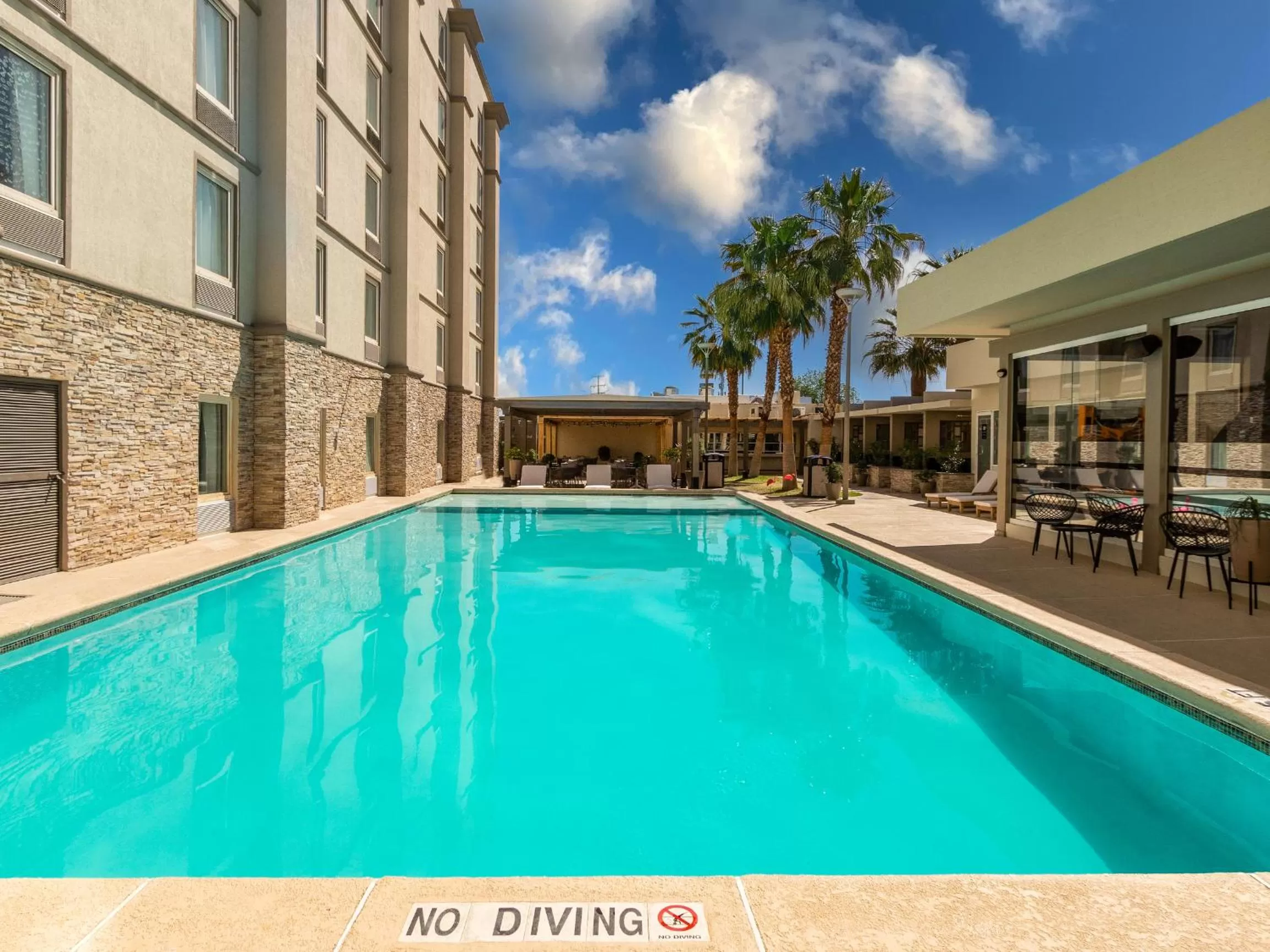 Swimming Pool in Hotel Mesaluna Near American Consulate