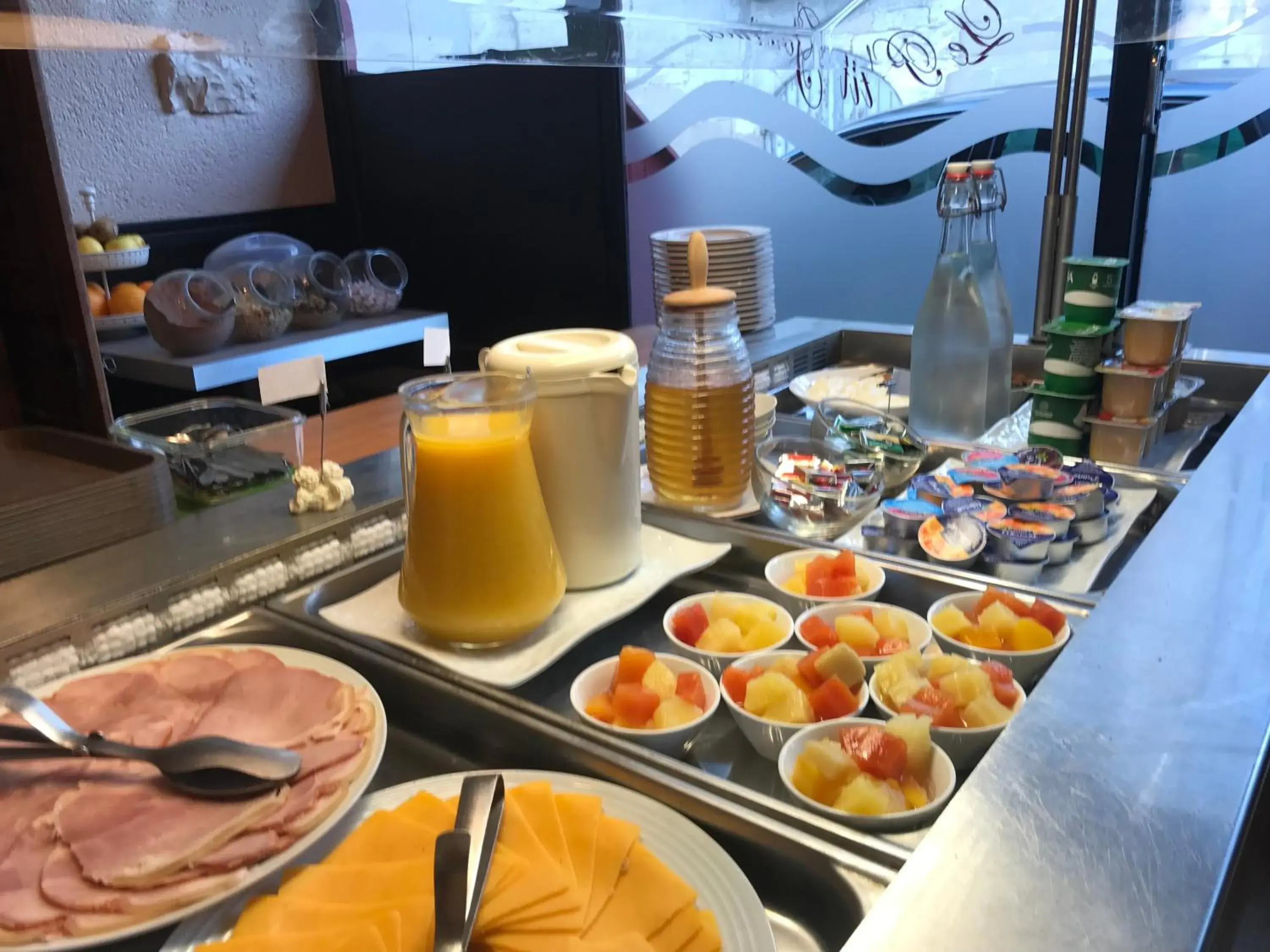 Breakfast in Hotel du Centre - Restaurant le P'tit Gourmet