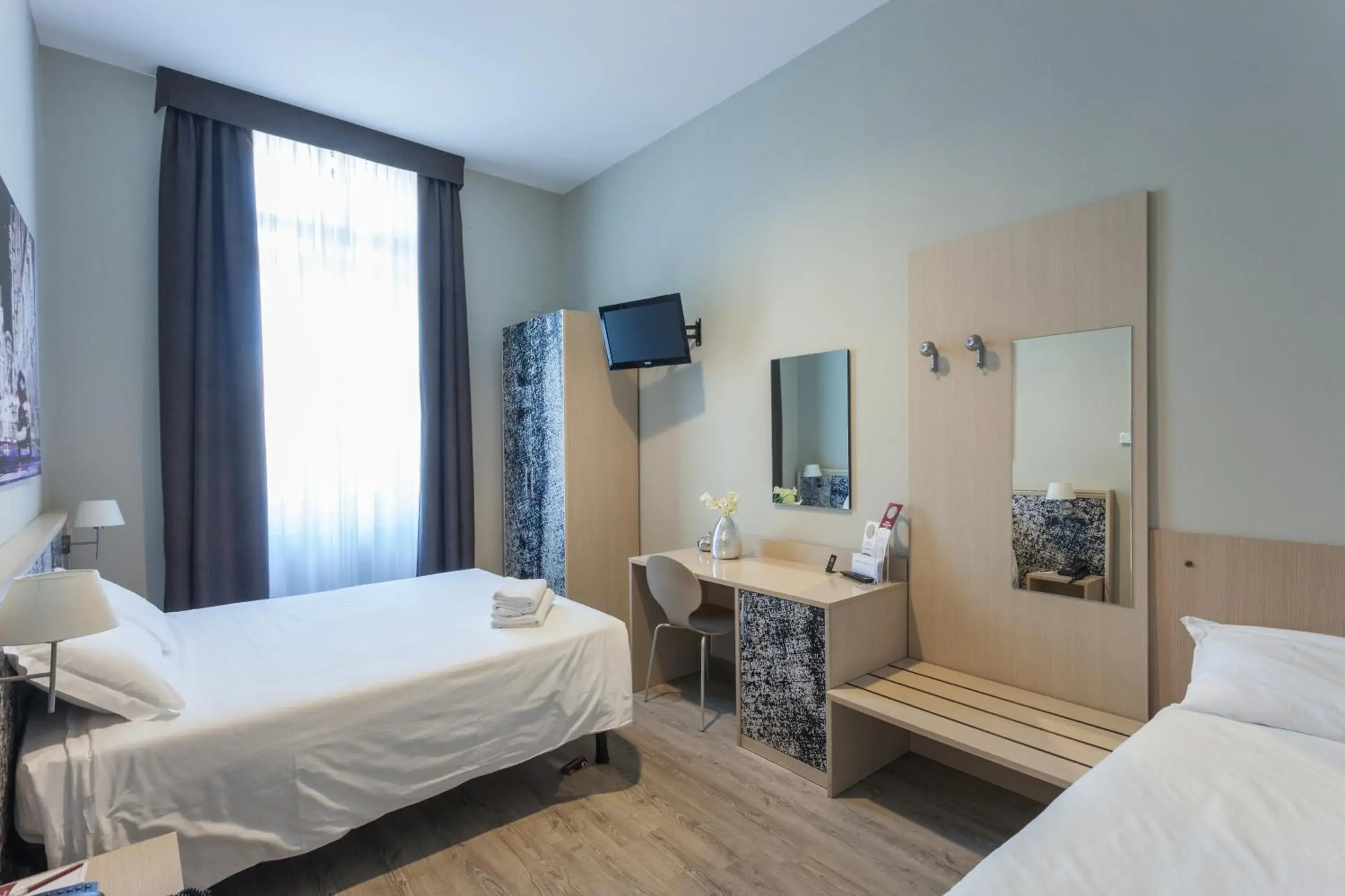 Photo of the whole room, Bed in Hotel Dock Milano