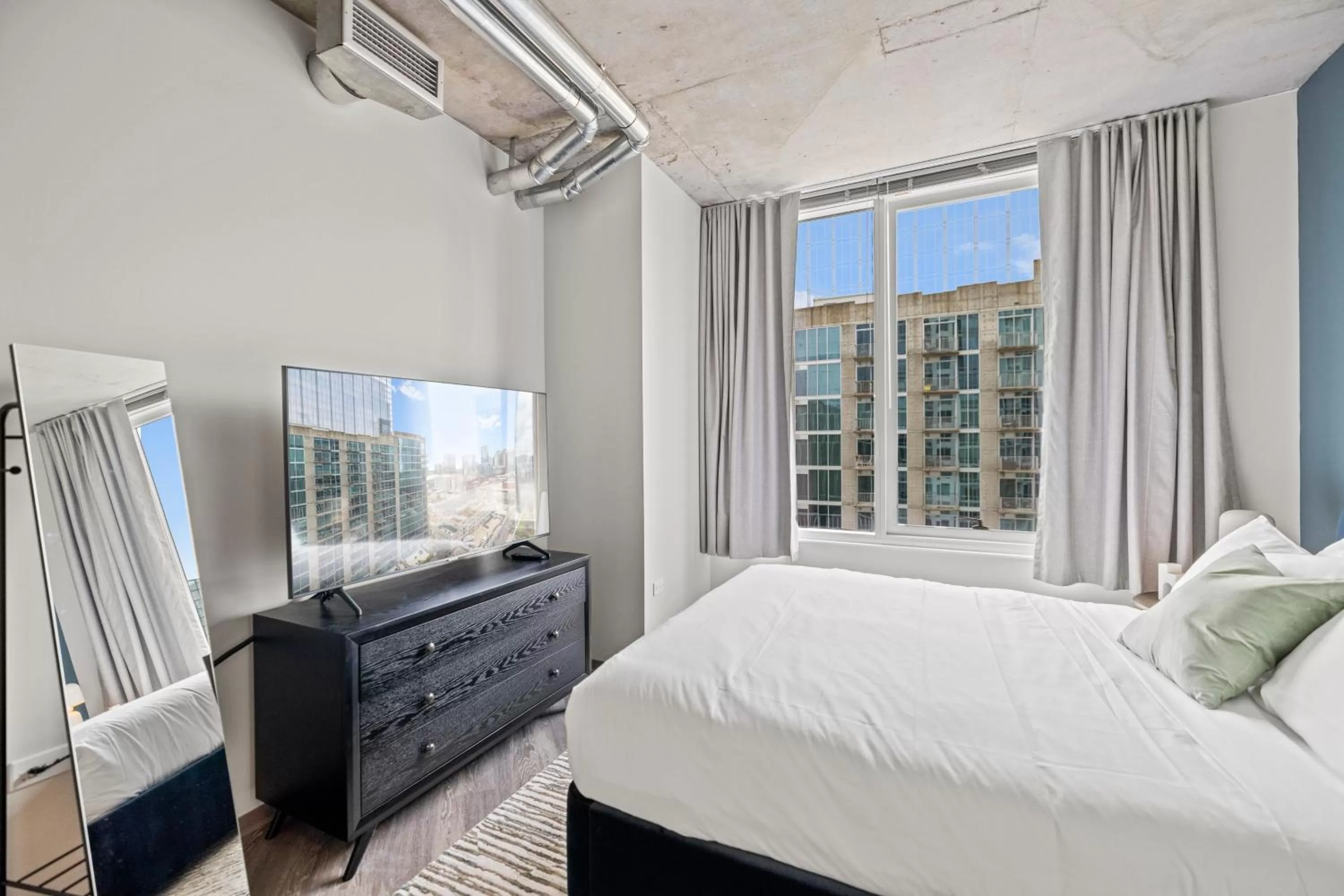 Bedroom, Bed in Placemakr Premier SoBro