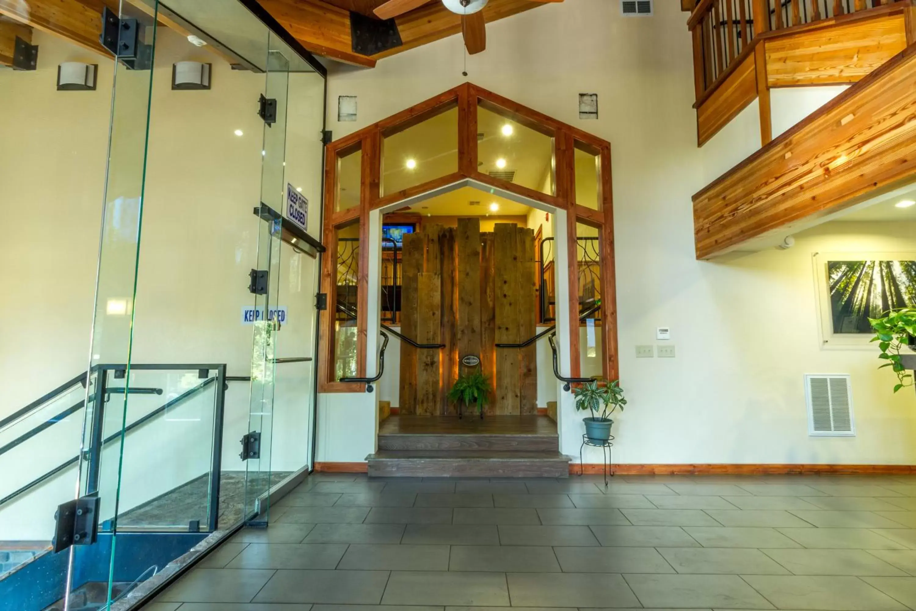 Lobby or reception in Mountain Retreat Resort, a VRI resort