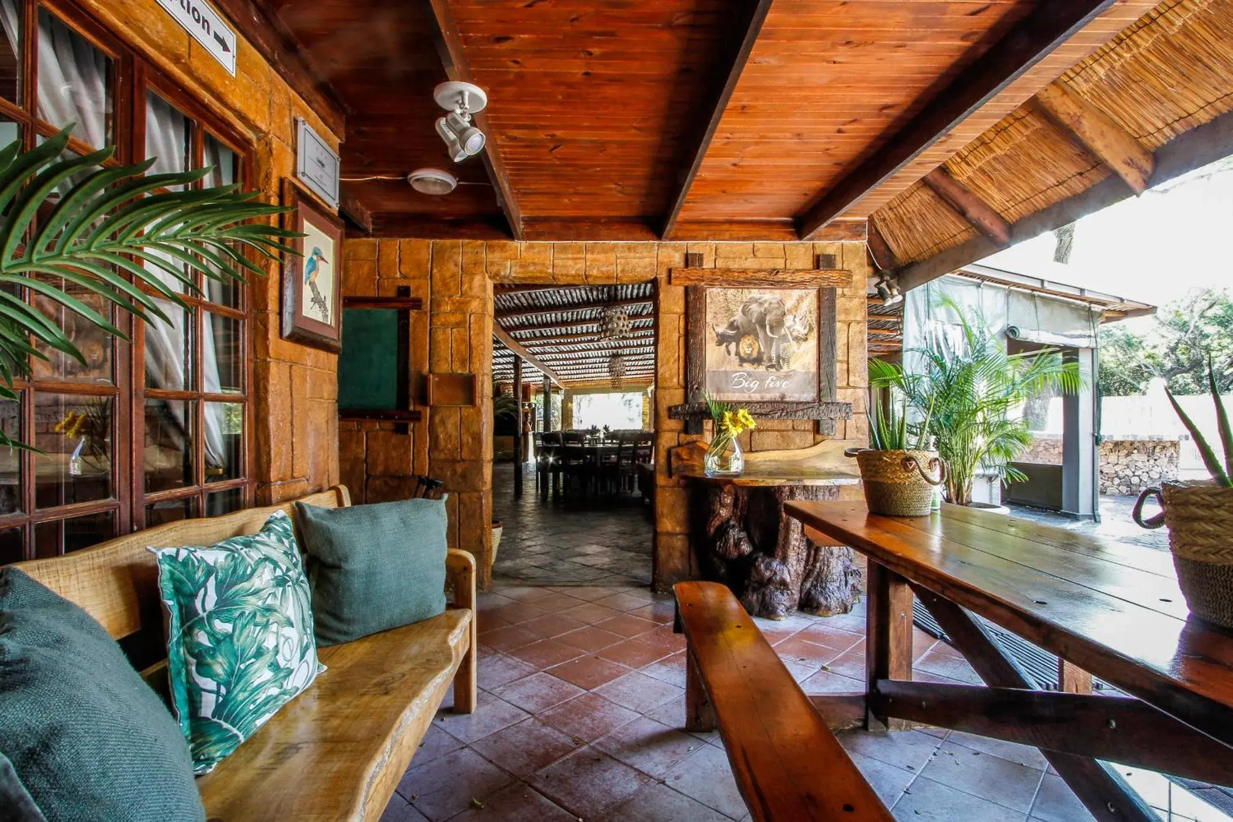 Lounge or bar in Ezulwini Game Lodge