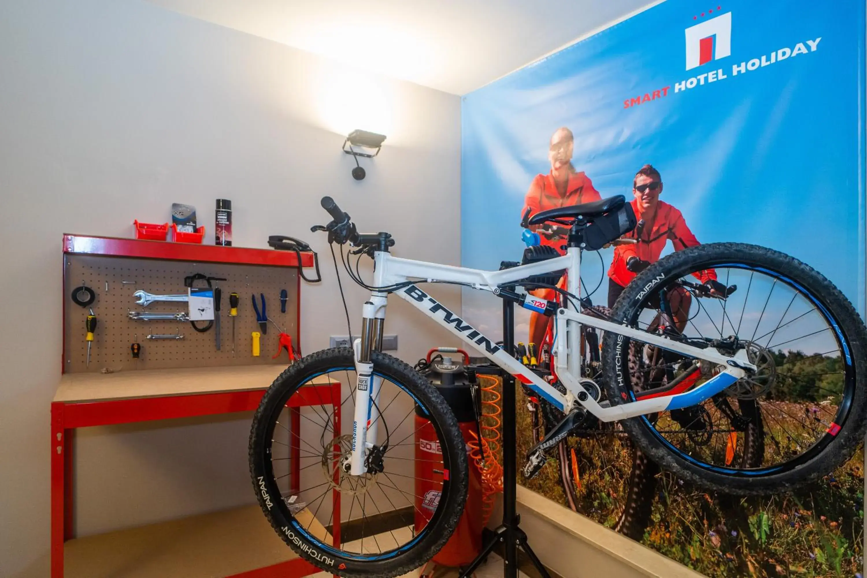 Cycling, Biking in Smart Hotel Holiday