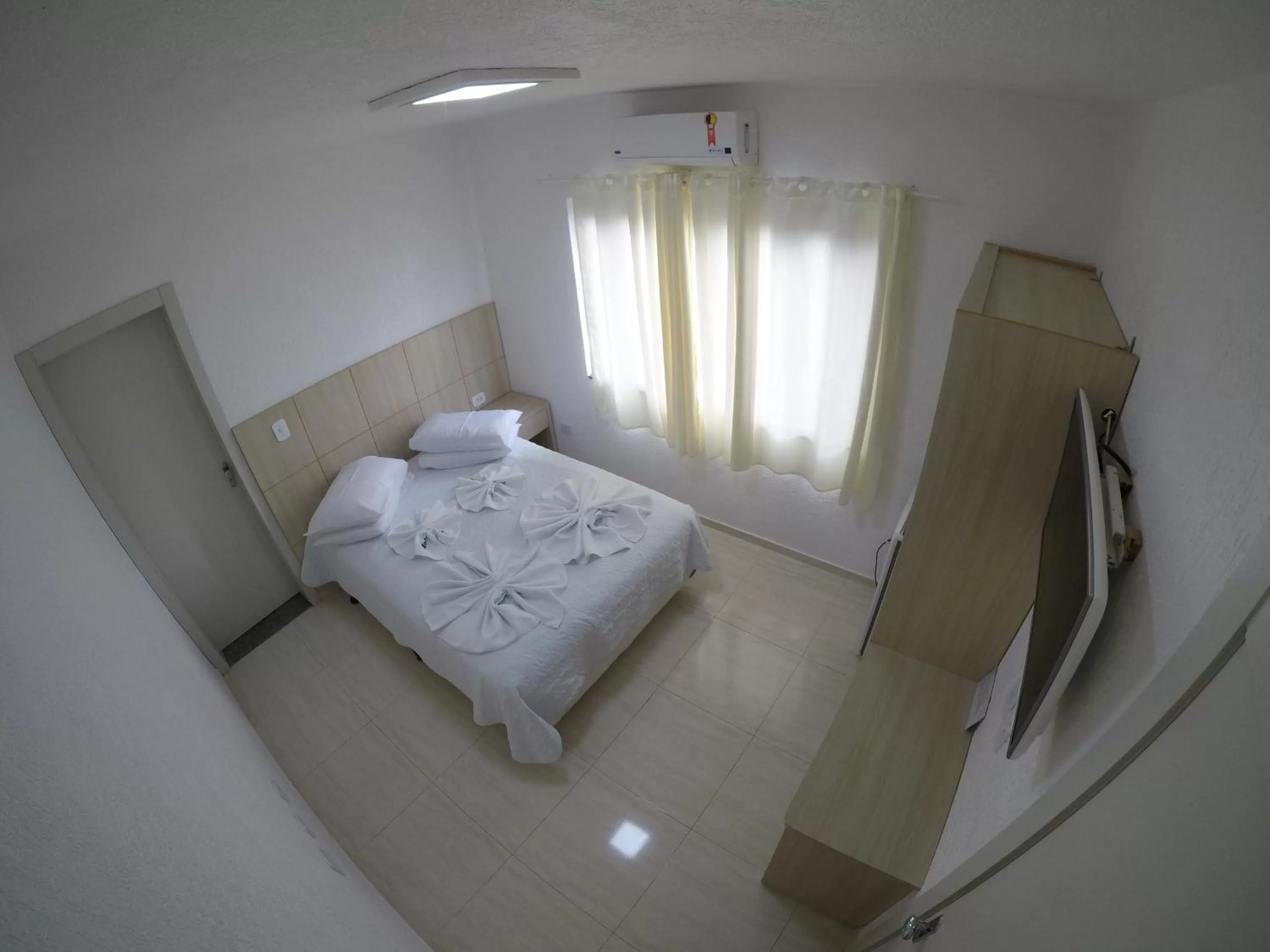 Photo of the whole room, Bed in Hotel Dove