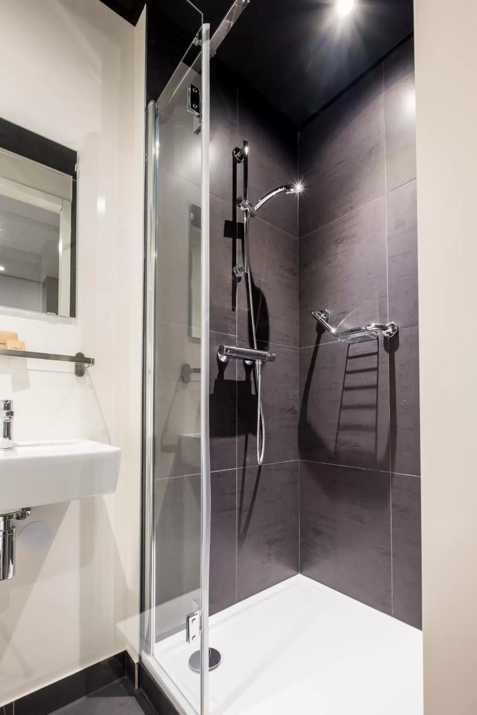 Shower, Bathroom in Nero Office Hotel & City Café