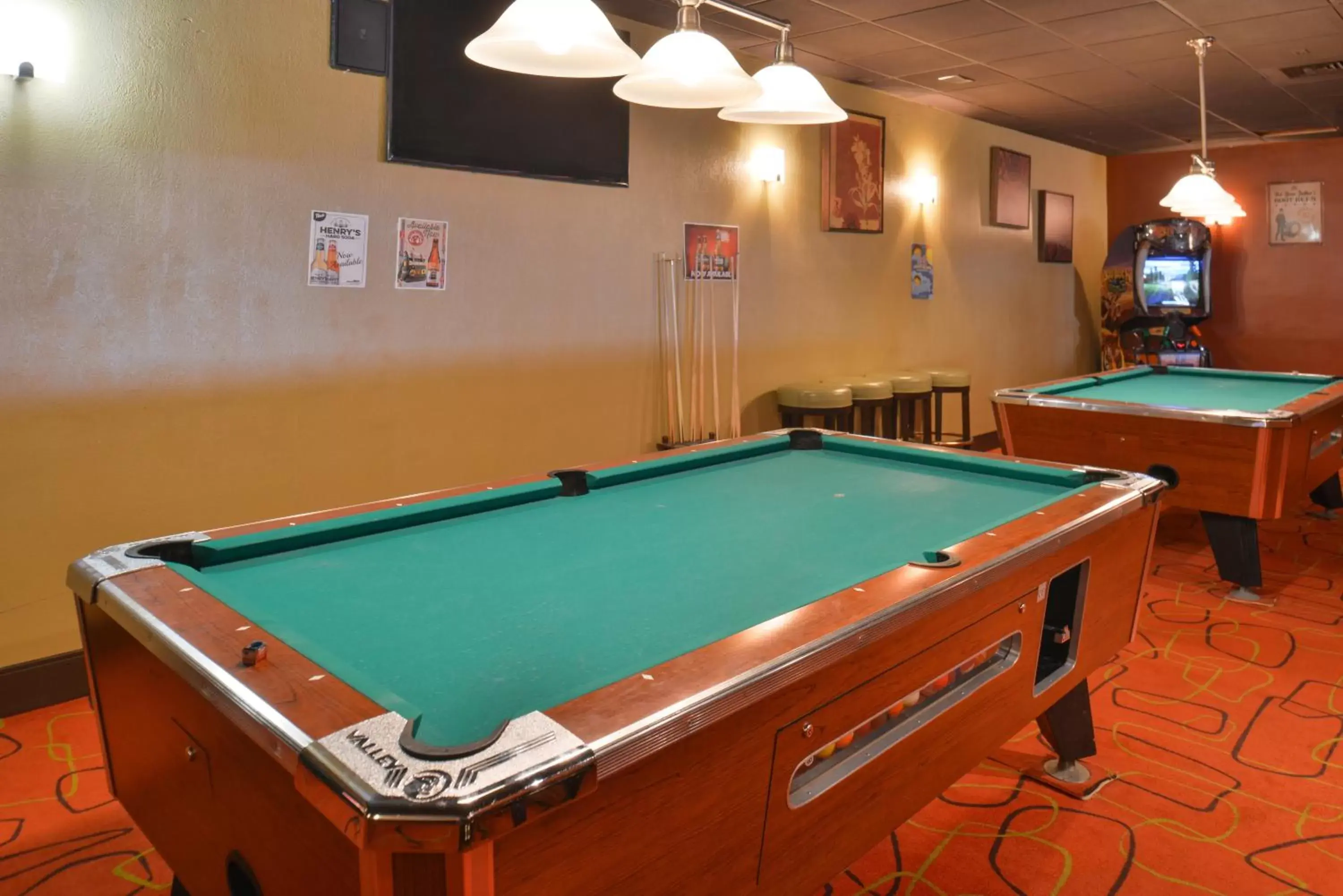 Game Room, Billiards in Ramada Plaza by Wyndham Sheridan Hotel & Convention Center