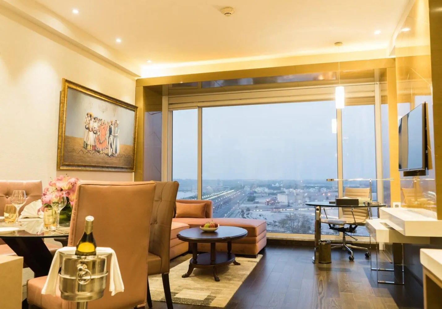 Bedroom in Renaissance Lucknow Hotel, Gomti Nagar