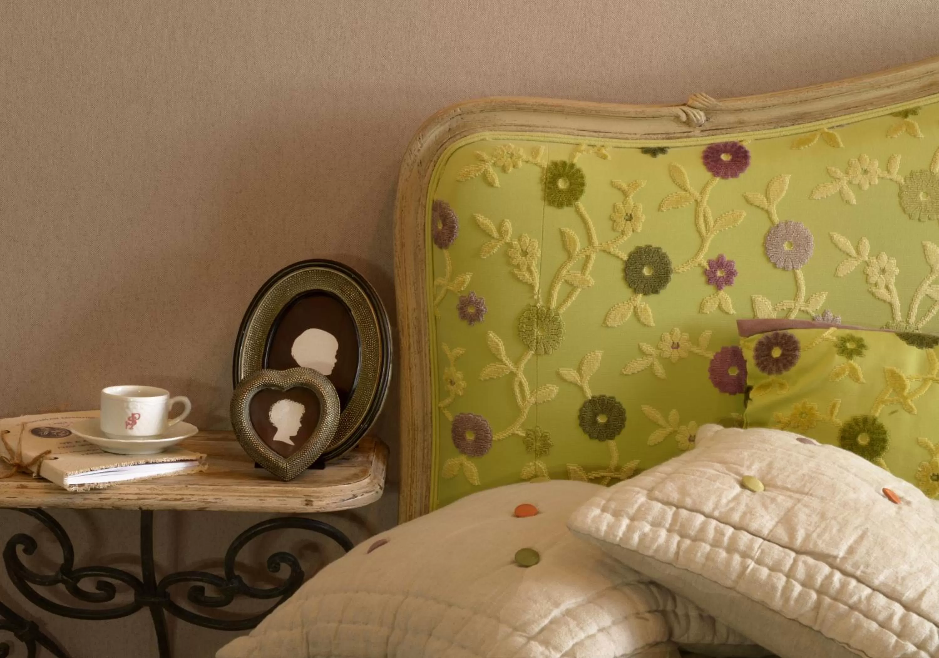 Decorative detail, Bed in Hôtel Saint Pierre Boutique-Hôtel