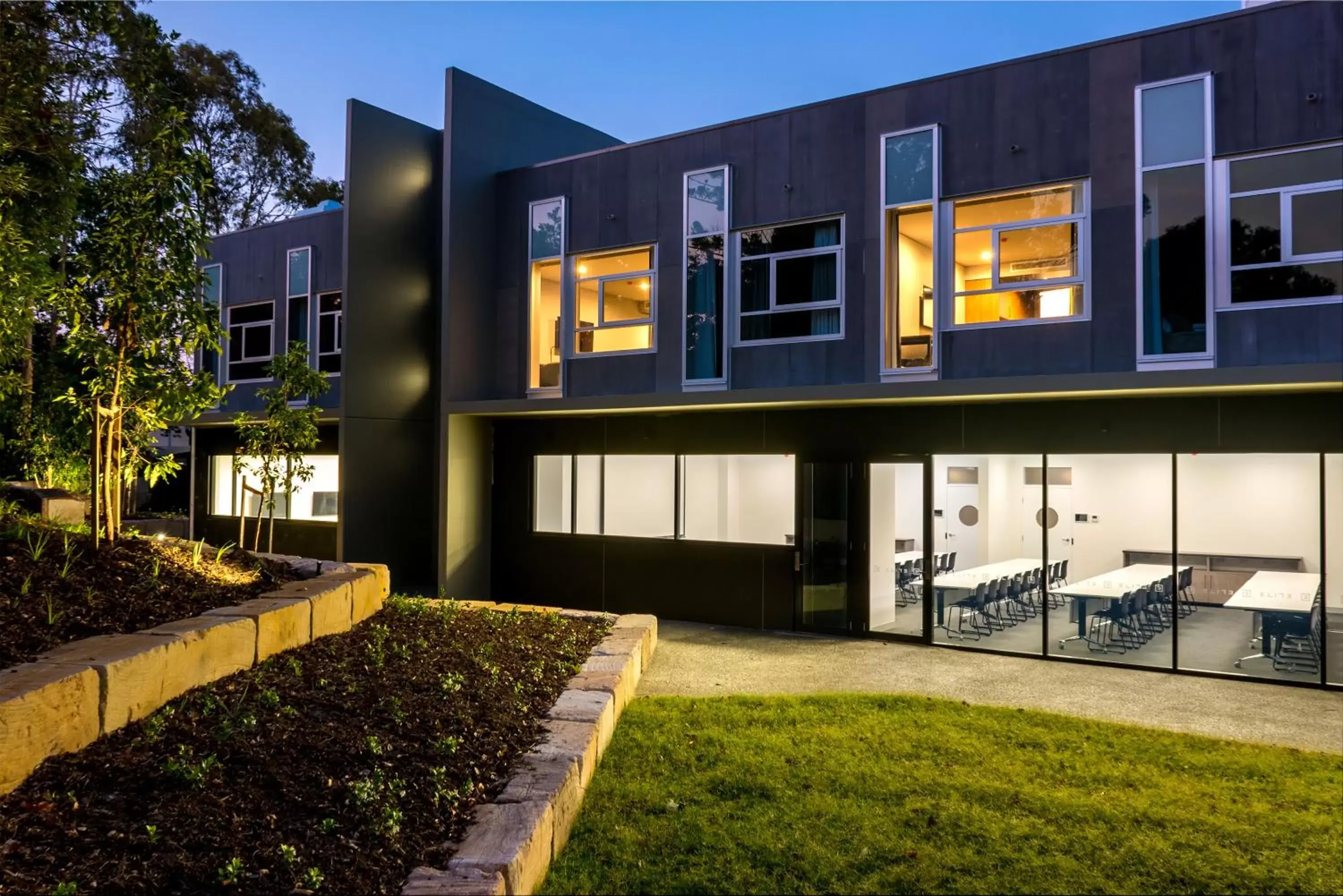 Property building in Elite Gold Coast Property building in Elite Gold Coast