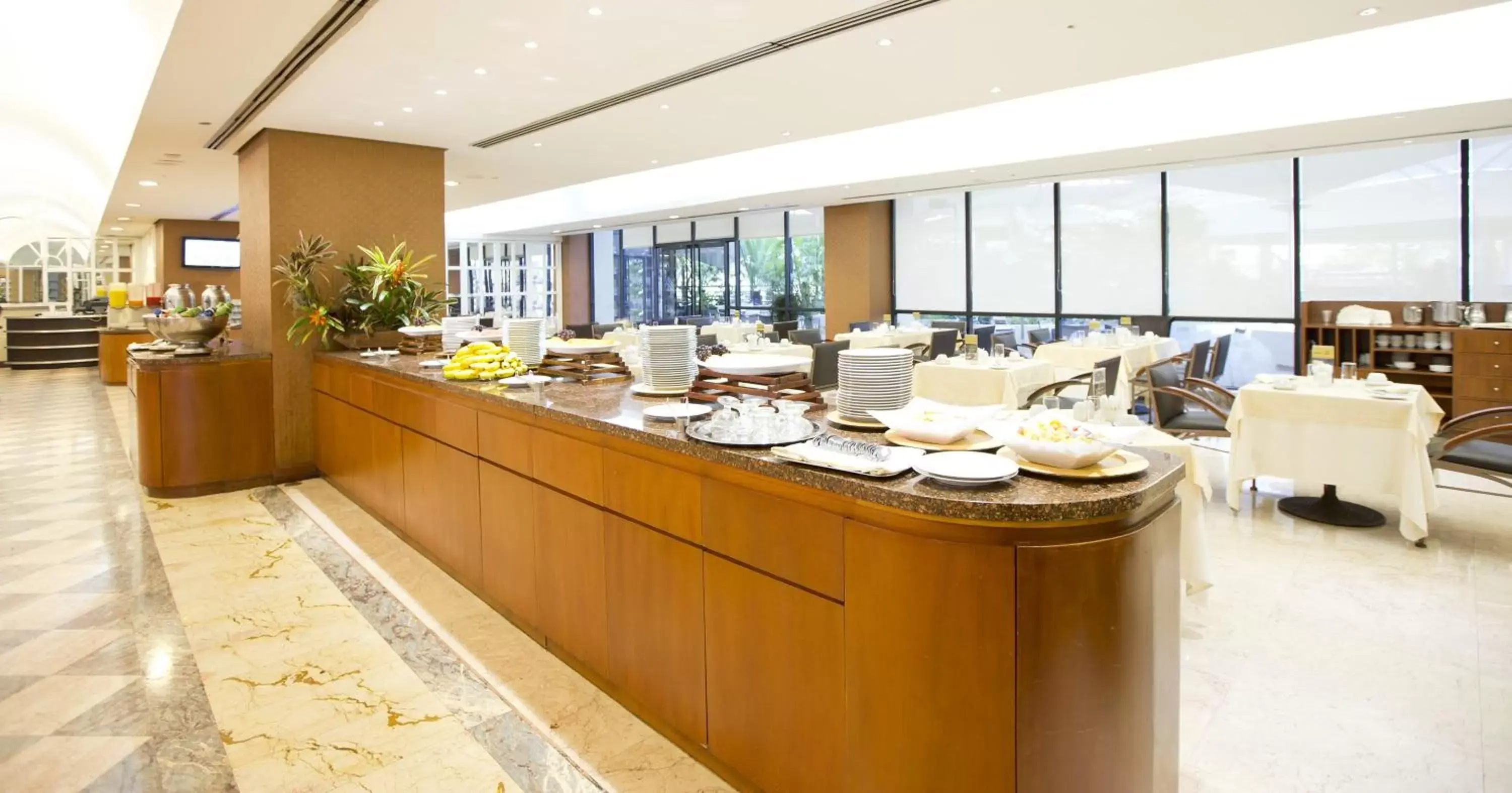 Restaurant/Places to Eat in Eurobuilding Hotel & Suites Caracas