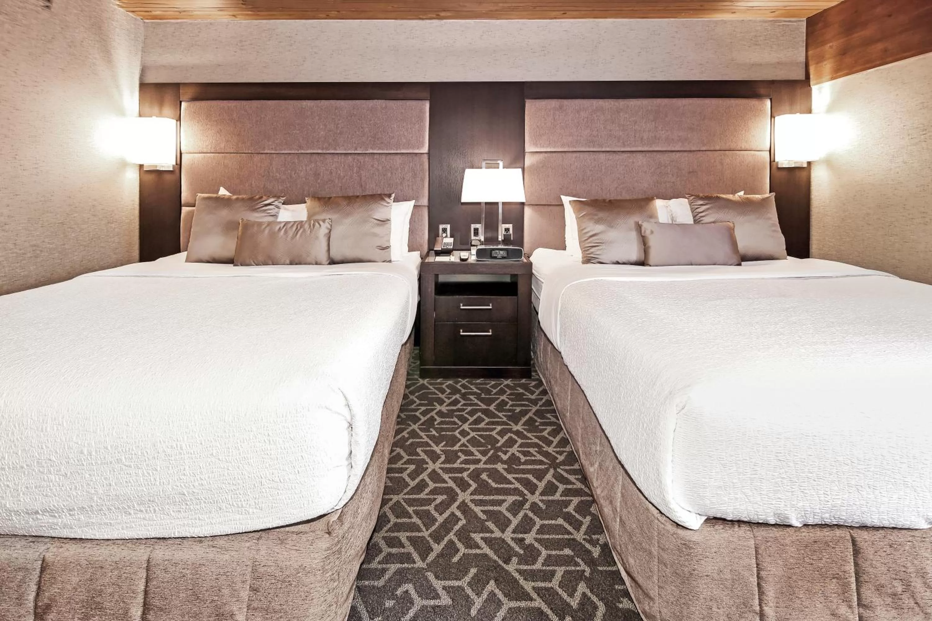 Bed in Best Western Plus Banff International Lodge