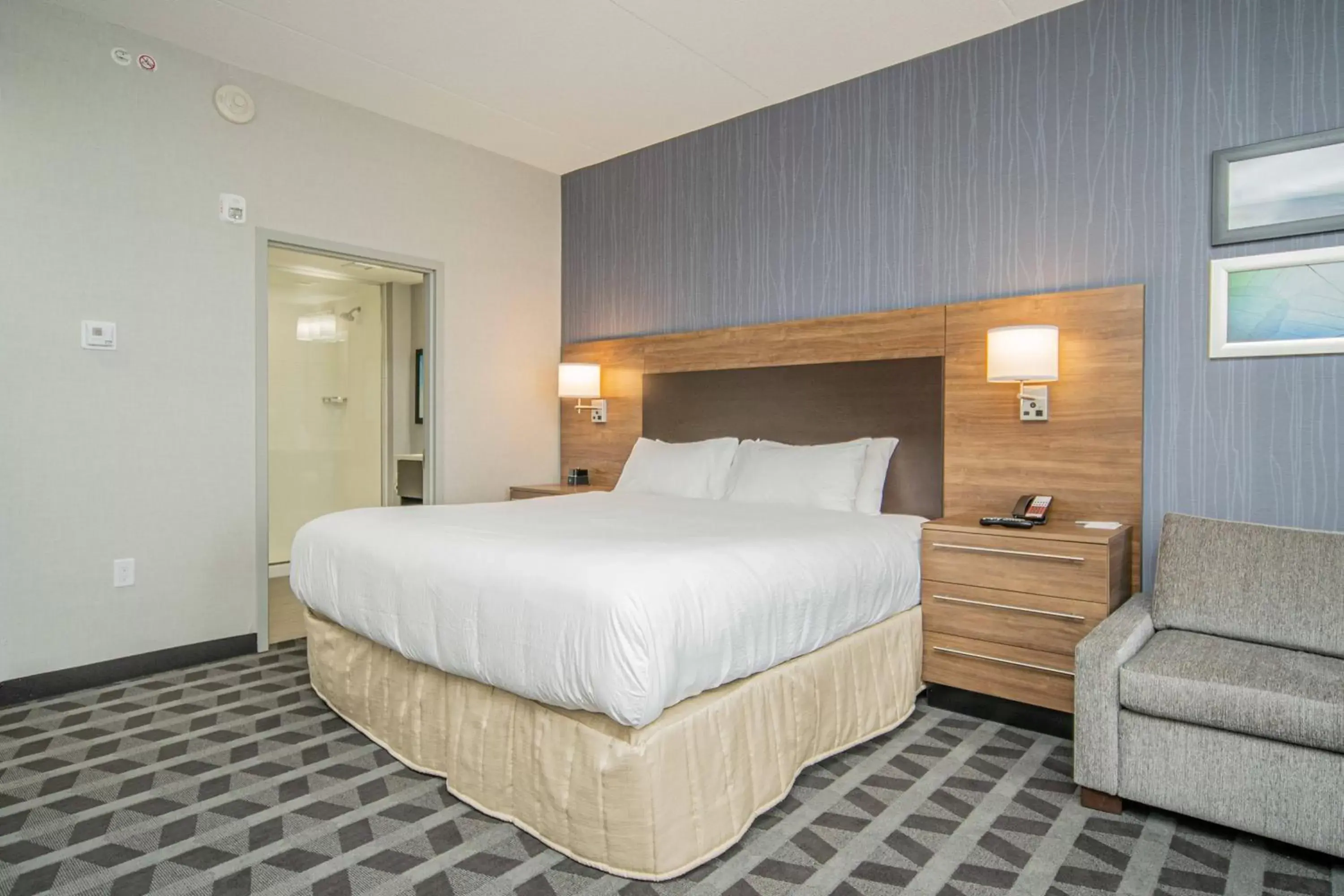 Bedroom, Bed in TownePlace Suites by Marriott Brantford and Conference Centre