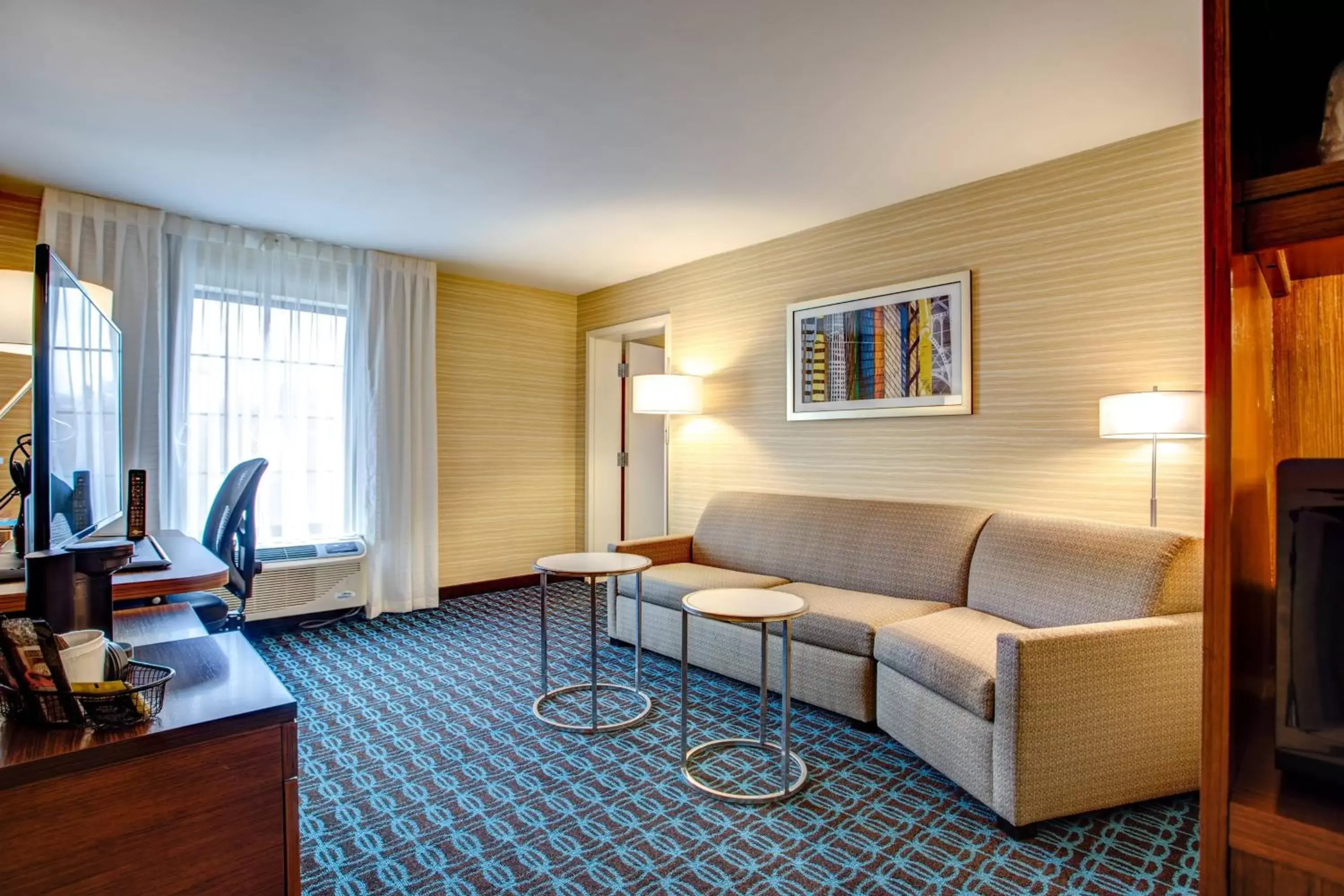 Living room, Seating Area in Fairfield Inn & Suites by Marriott Springfield Holyoke