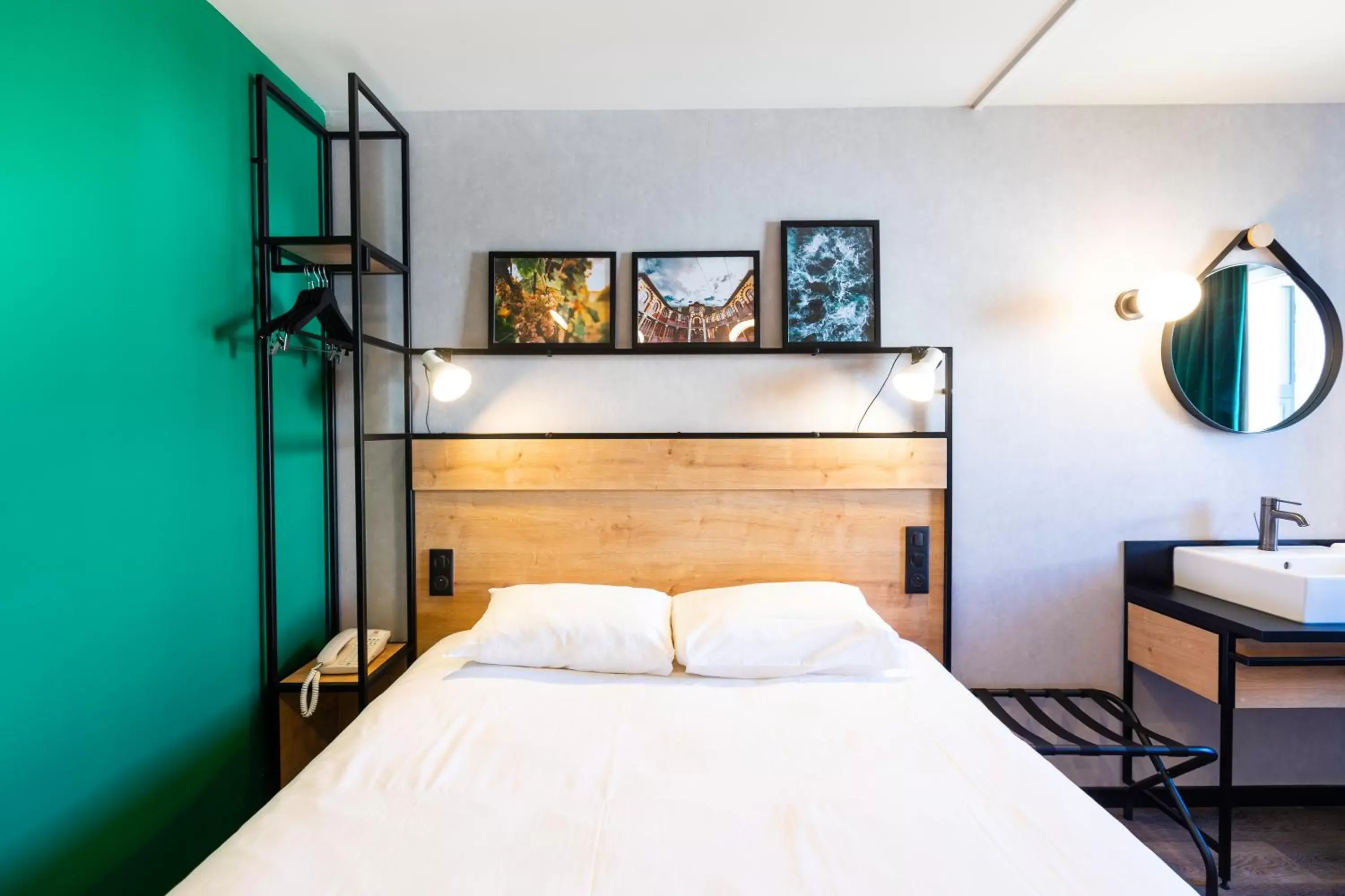 Bed, Room Photo in Ibis Pau Centre