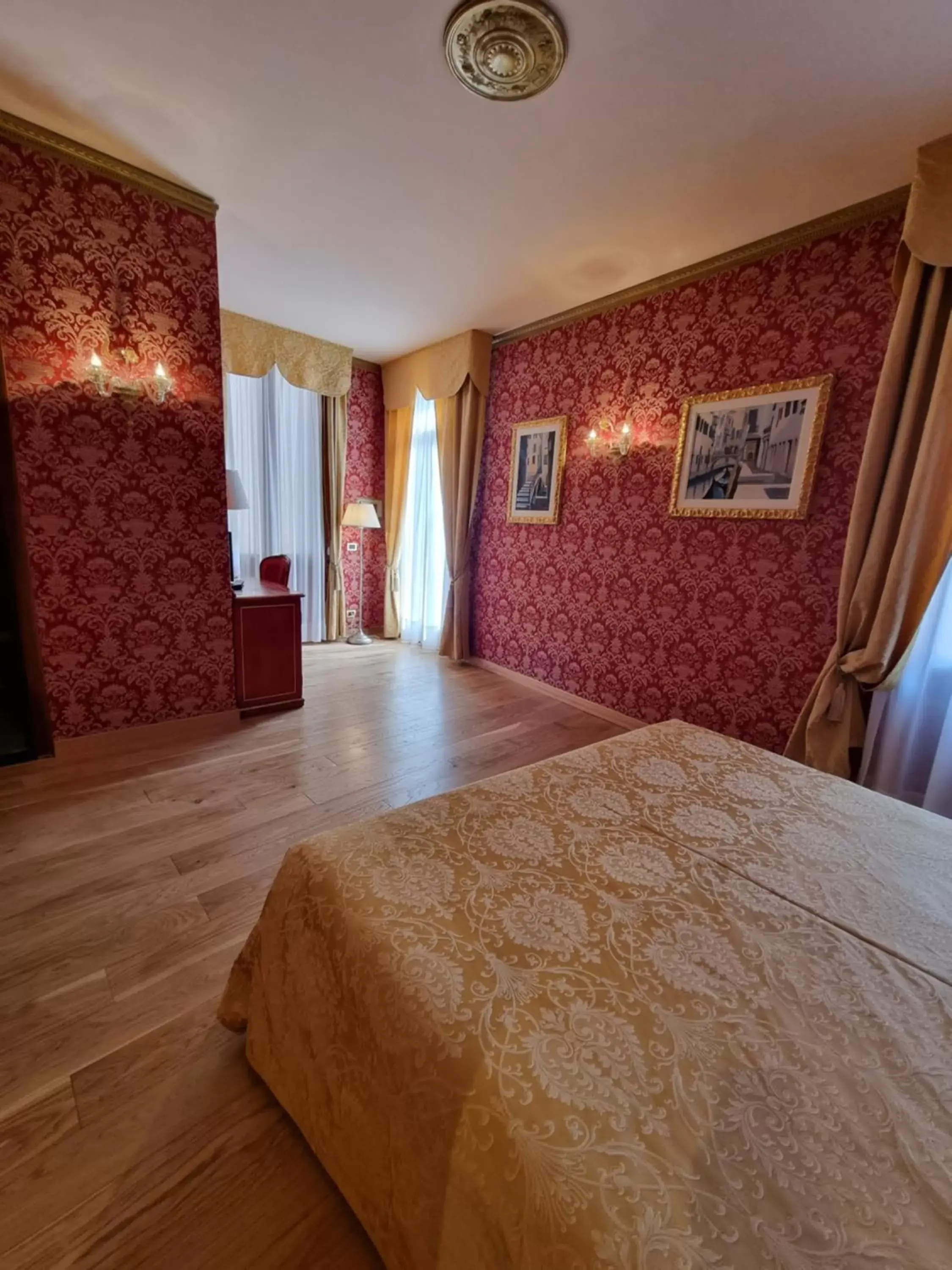 Photo of the whole room, Bed in Residenza Ca' San Marco