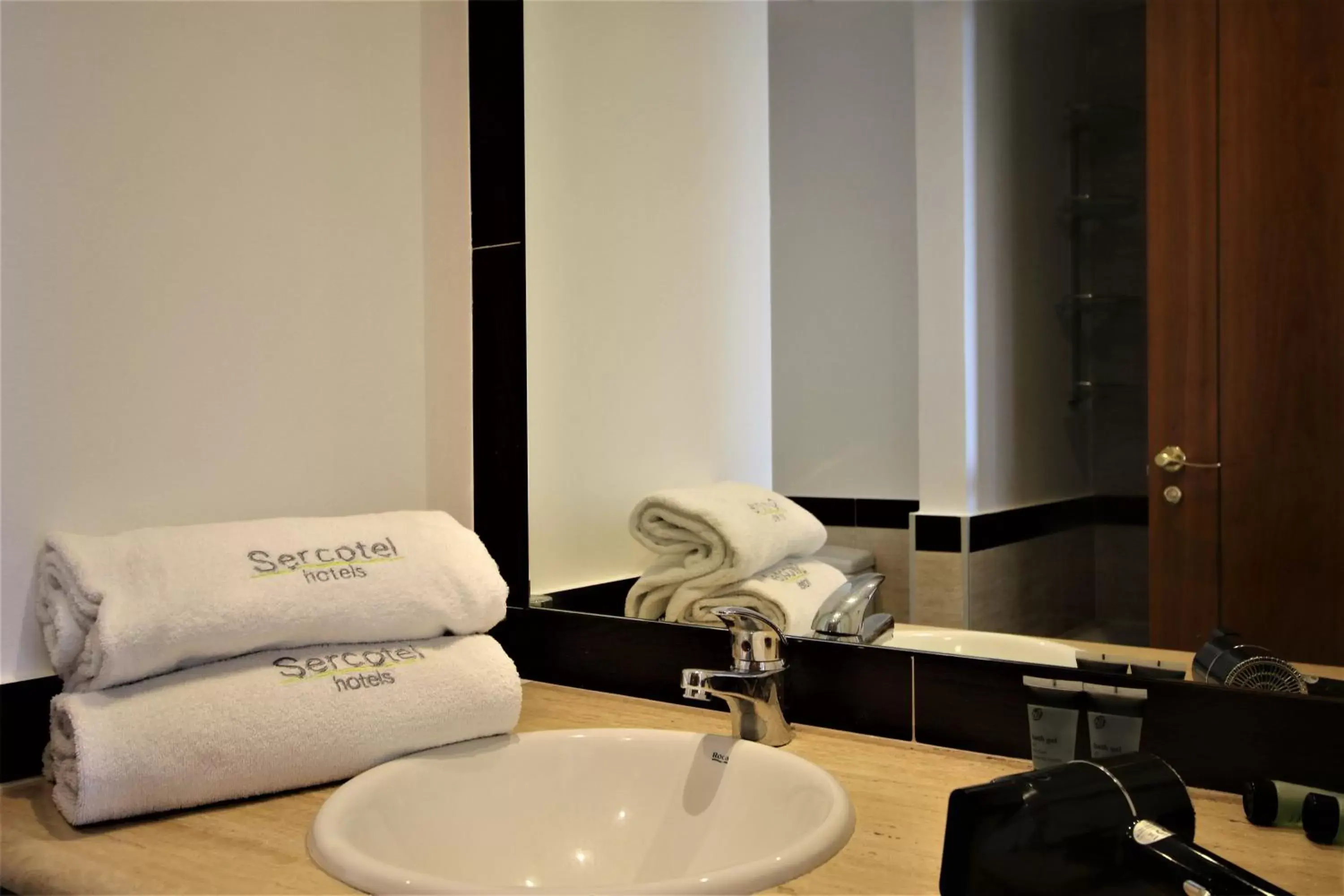 Bathroom in Hotel Bonalba Alicante
