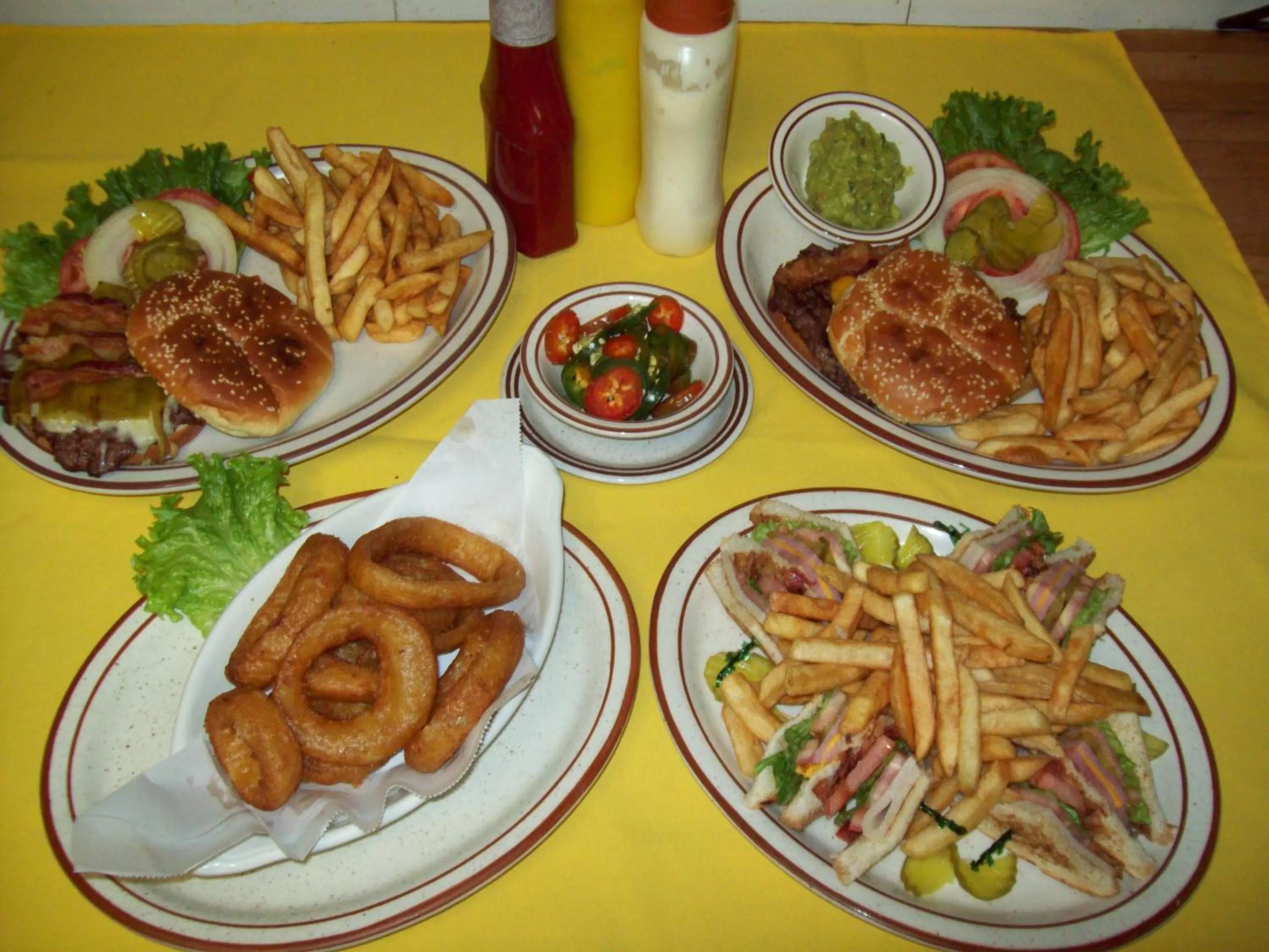 Food and drinks, Lunch and Dinner in Howard Johnson by Wyndham Raton