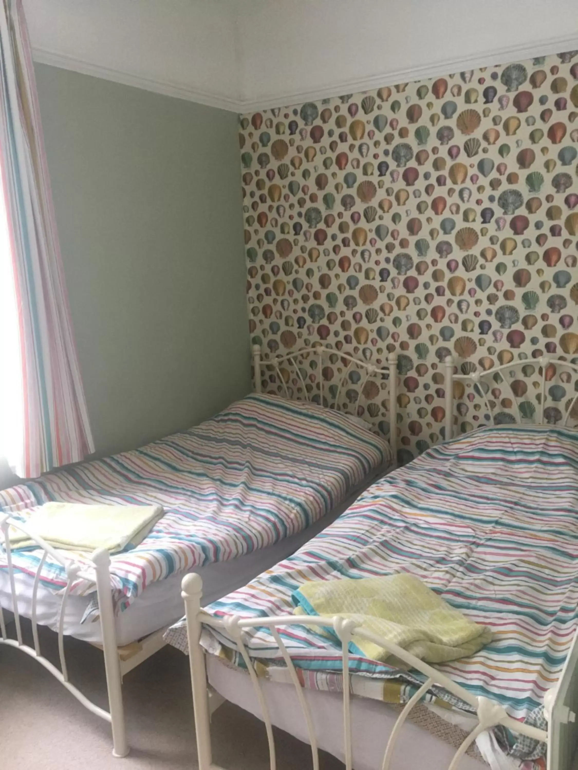 Bedroom, Bed in Newberry Beach lodge