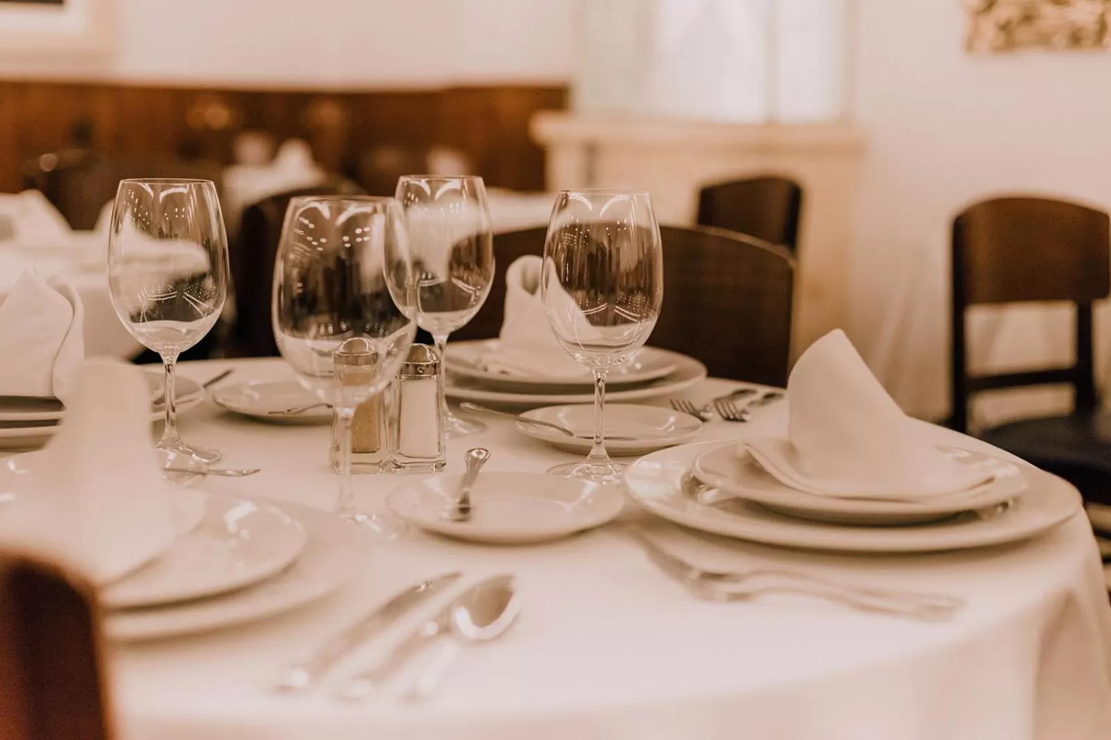 Restaurant/places to eat in Hotel Leon