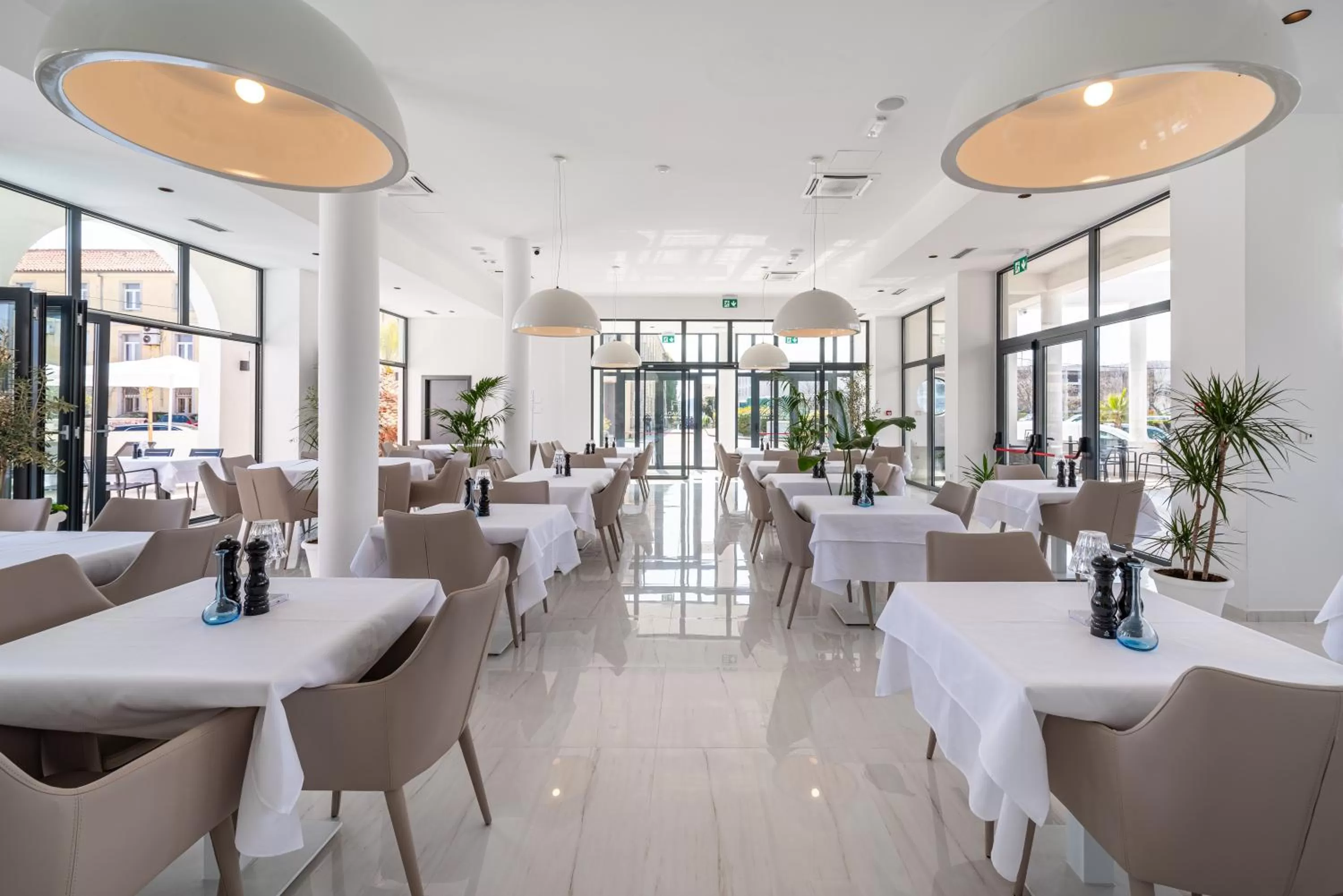 Restaurant/places to eat in Miramare Hotel