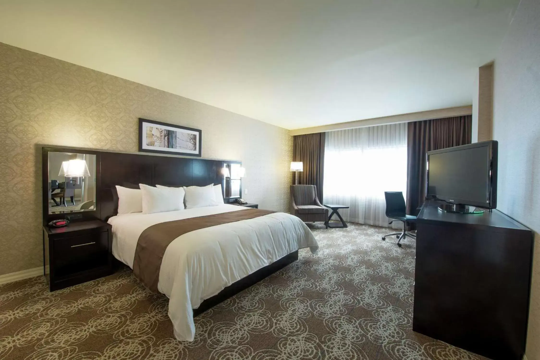 Bed in DoubleTree by Hilton Binghamton