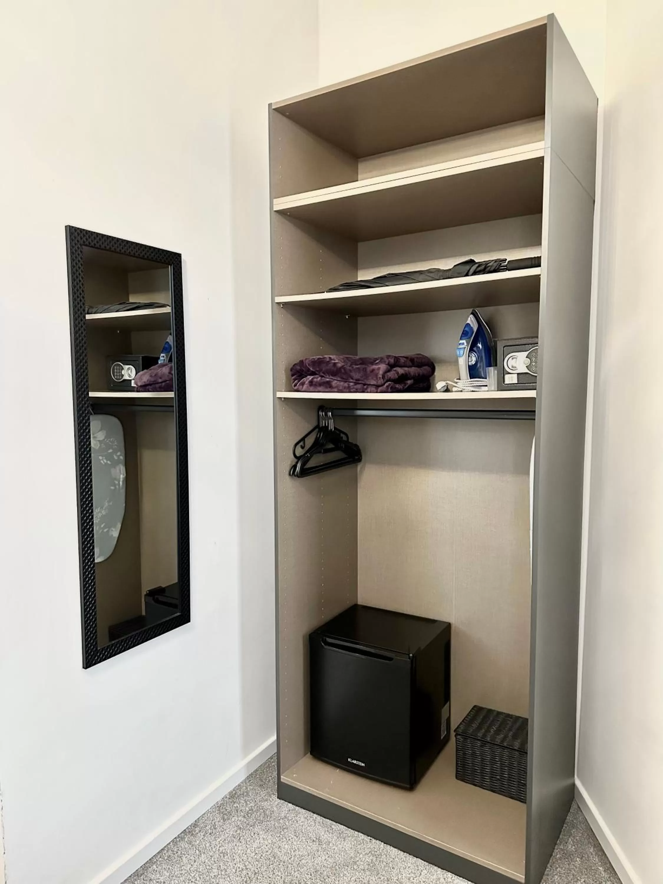 safe in Bed & Breakfast Donji Grad