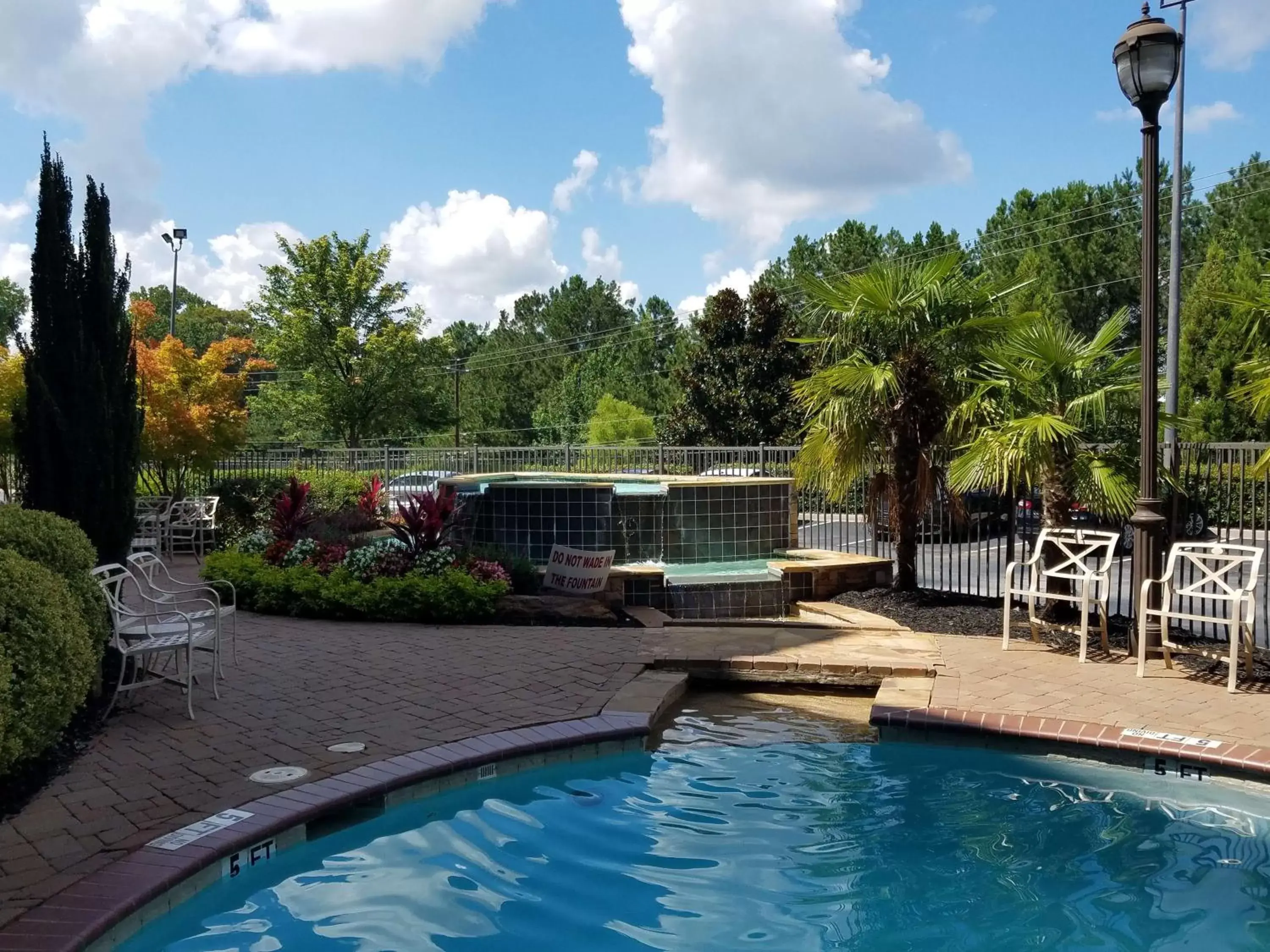 Property building, Swimming Pool in Hampton Inn & Suites Atlanta-Six Flags