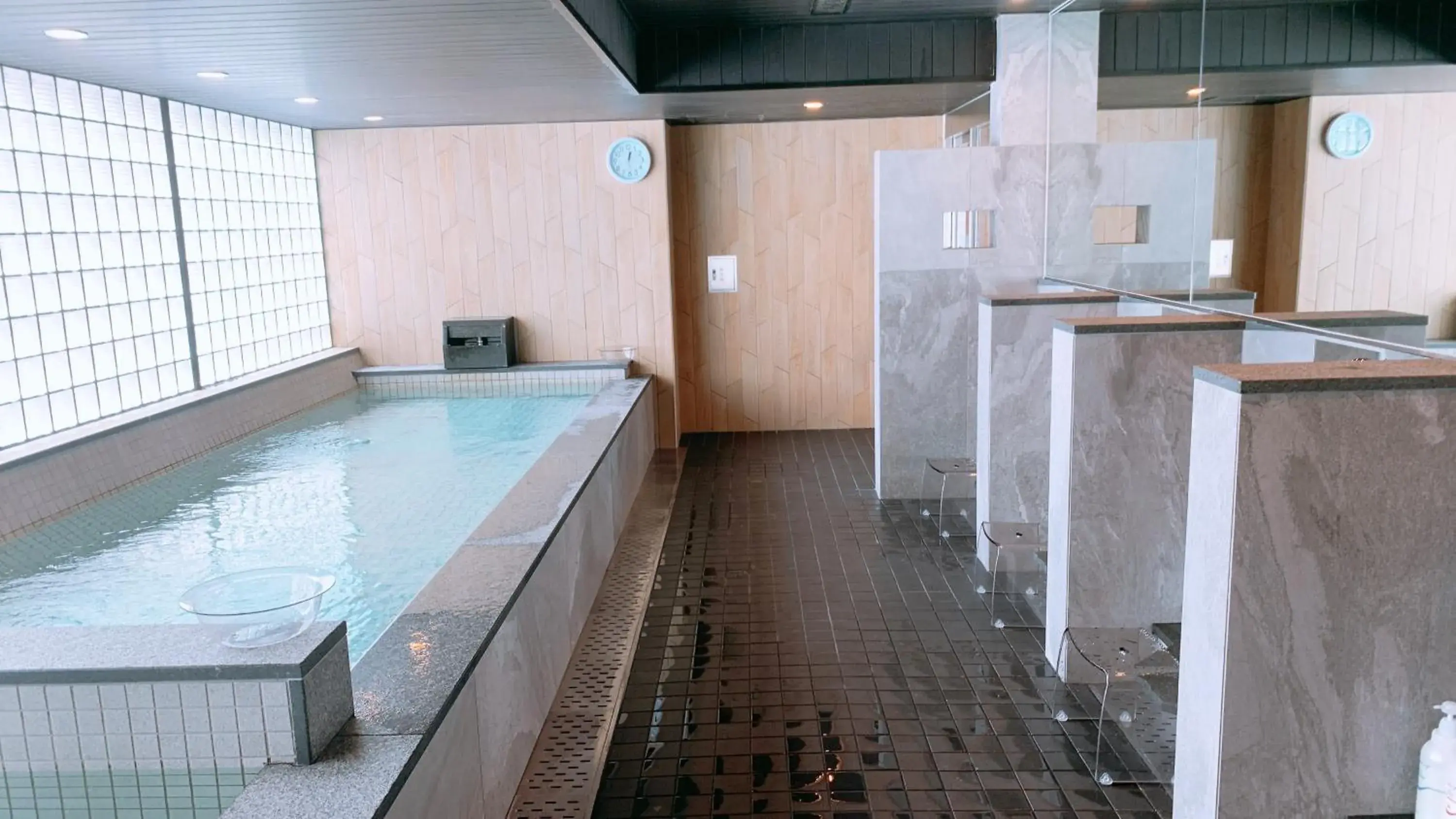 Swimming Pool in First Cabin Midosuji-Namba