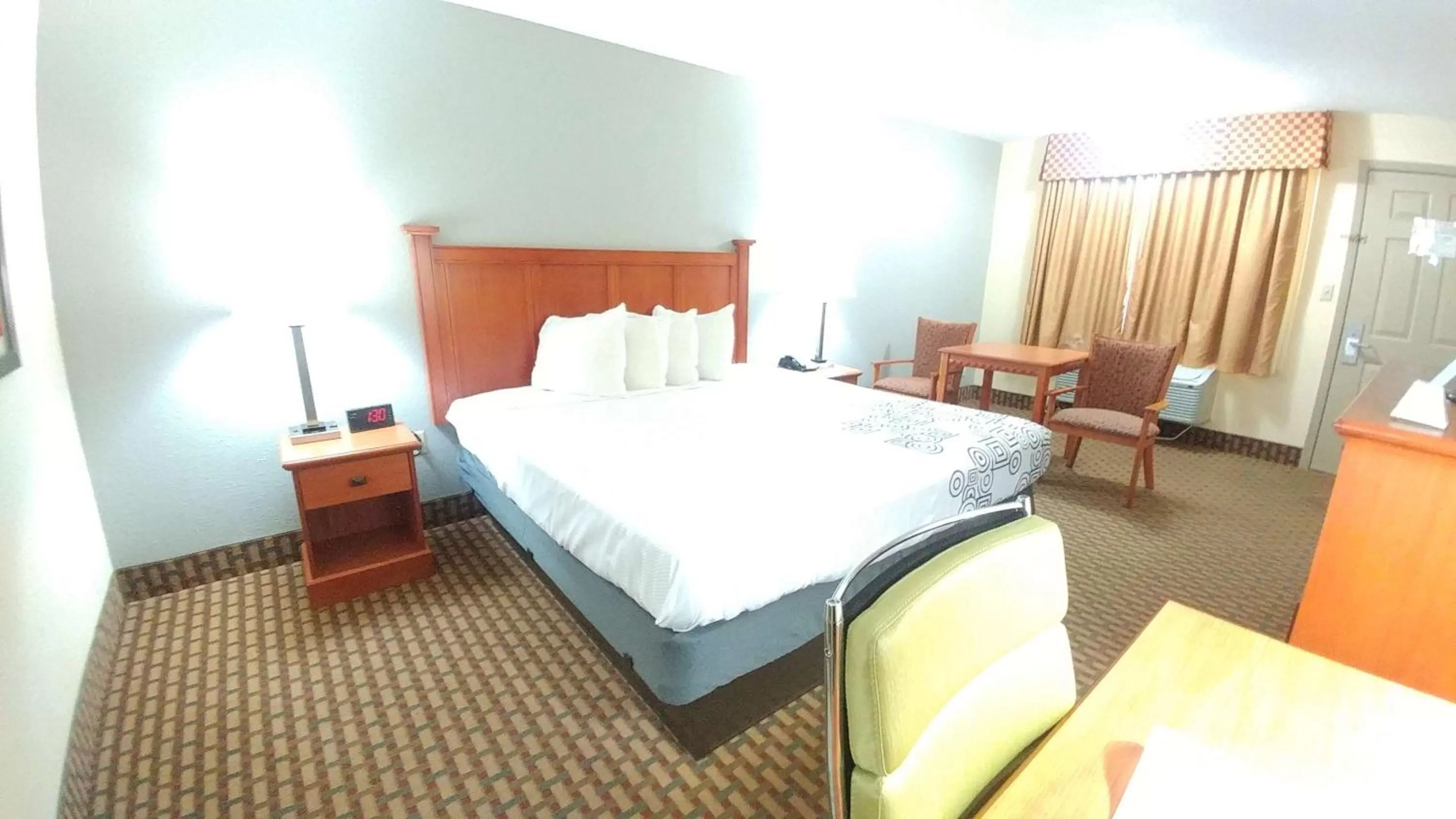 Photo of the whole room, Bed in Best Western Jacksonville near Little Rock Air Force Base