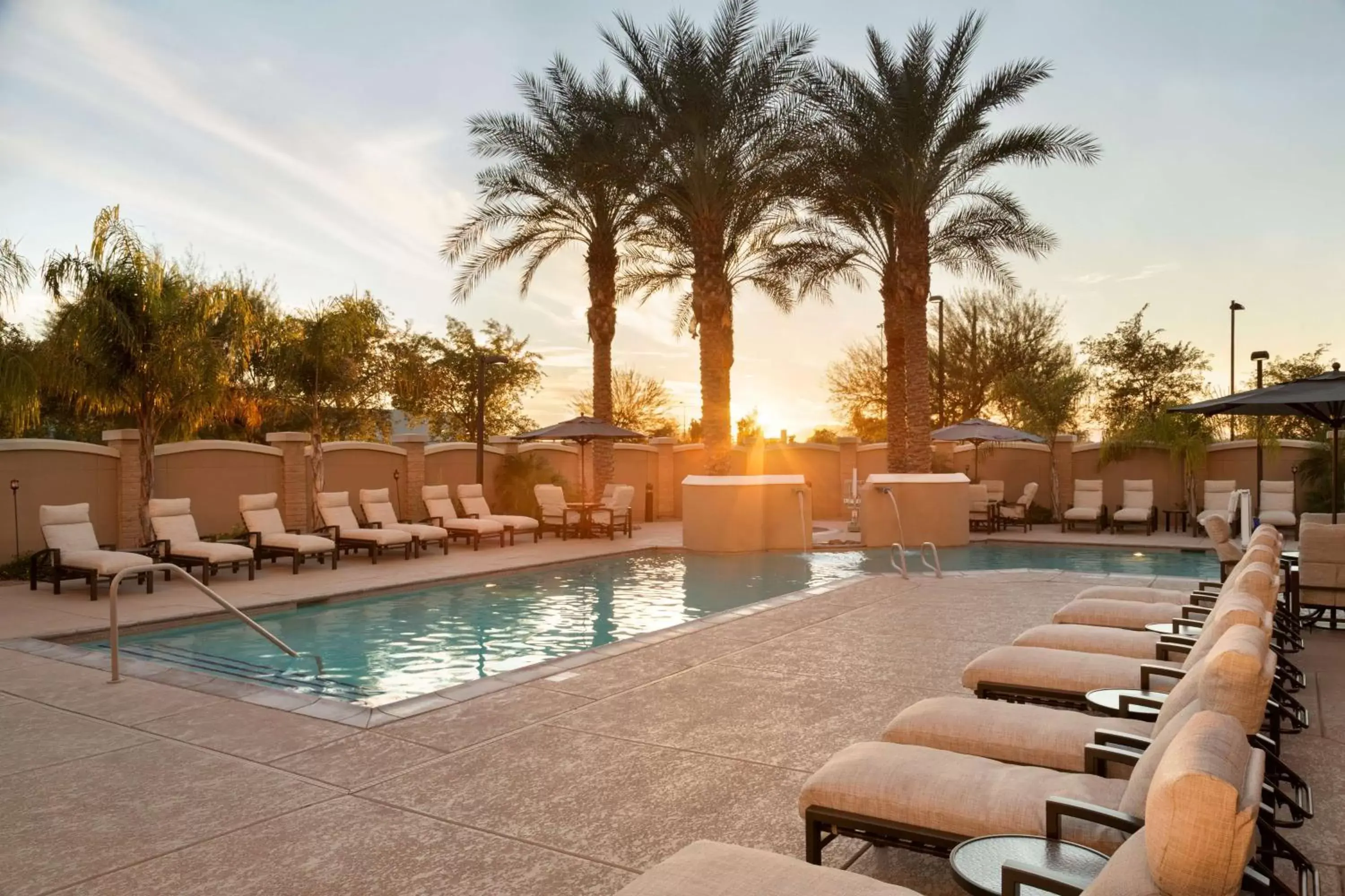 Swimming Pool in Hilton Phoenix Chandler