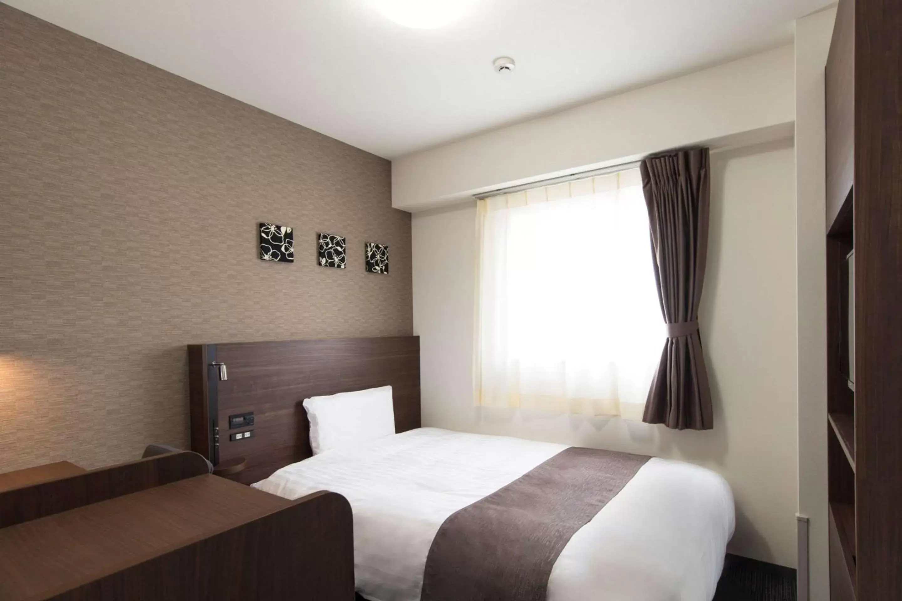 Bedroom, Bed in Comfort Hotel Wakayama