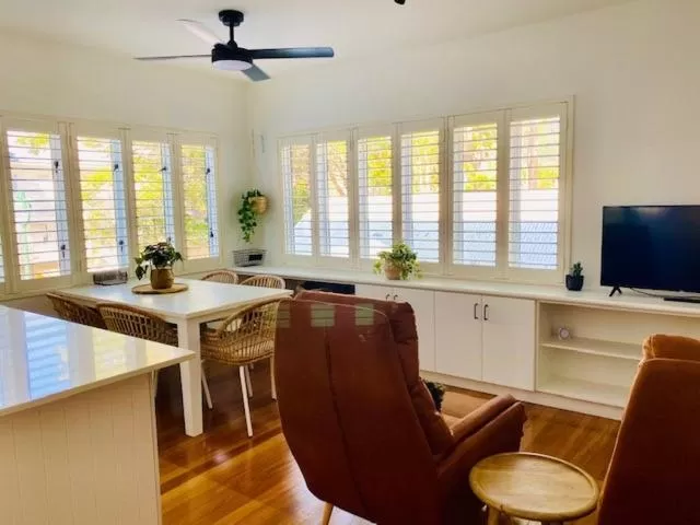 Dining area in BeachView Apartments at Villa Paradiso