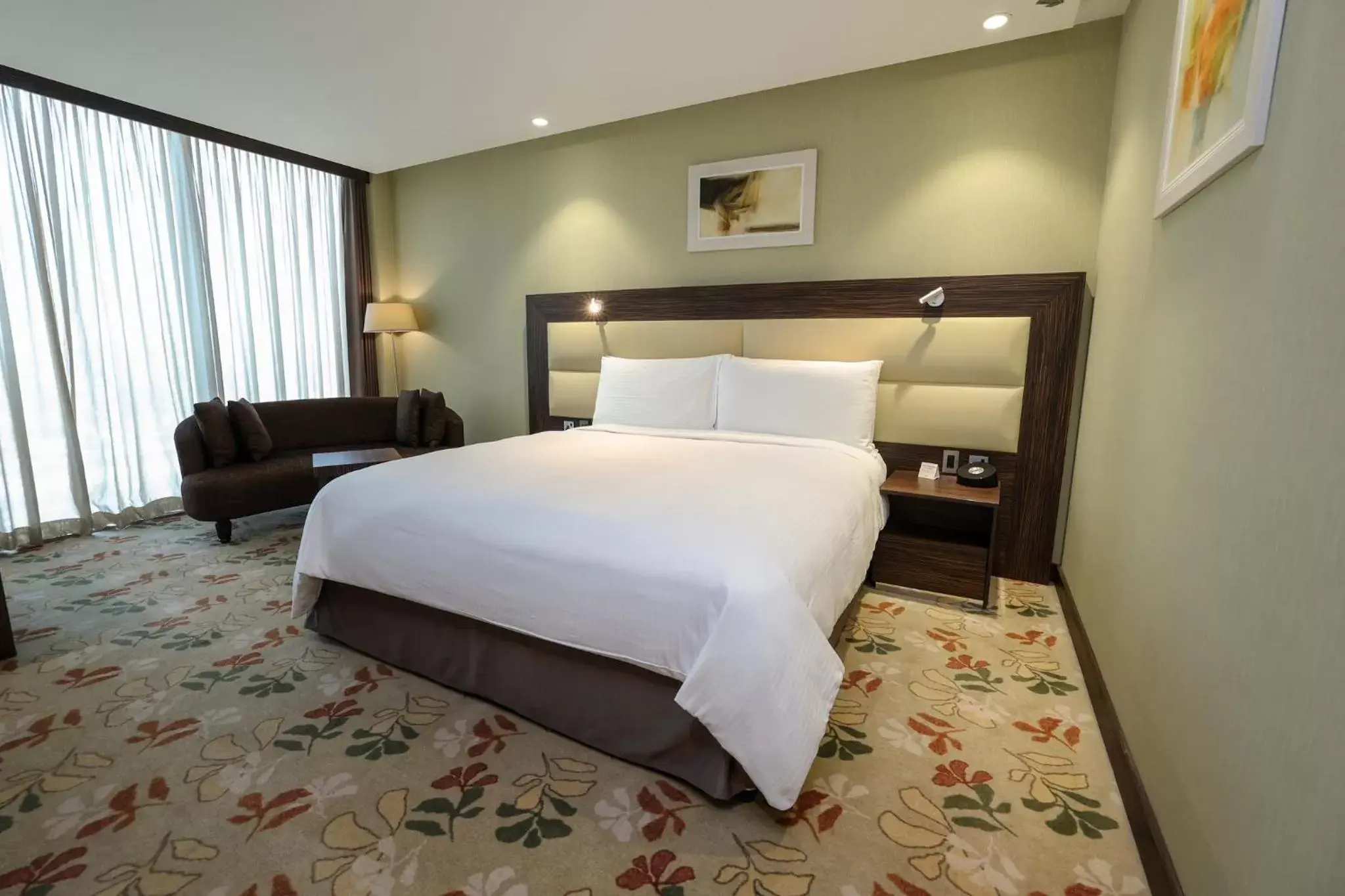 Photo of the whole room, Bed in Crowne Plaza Kuwait Al Thuraya City, an IHG Hotel