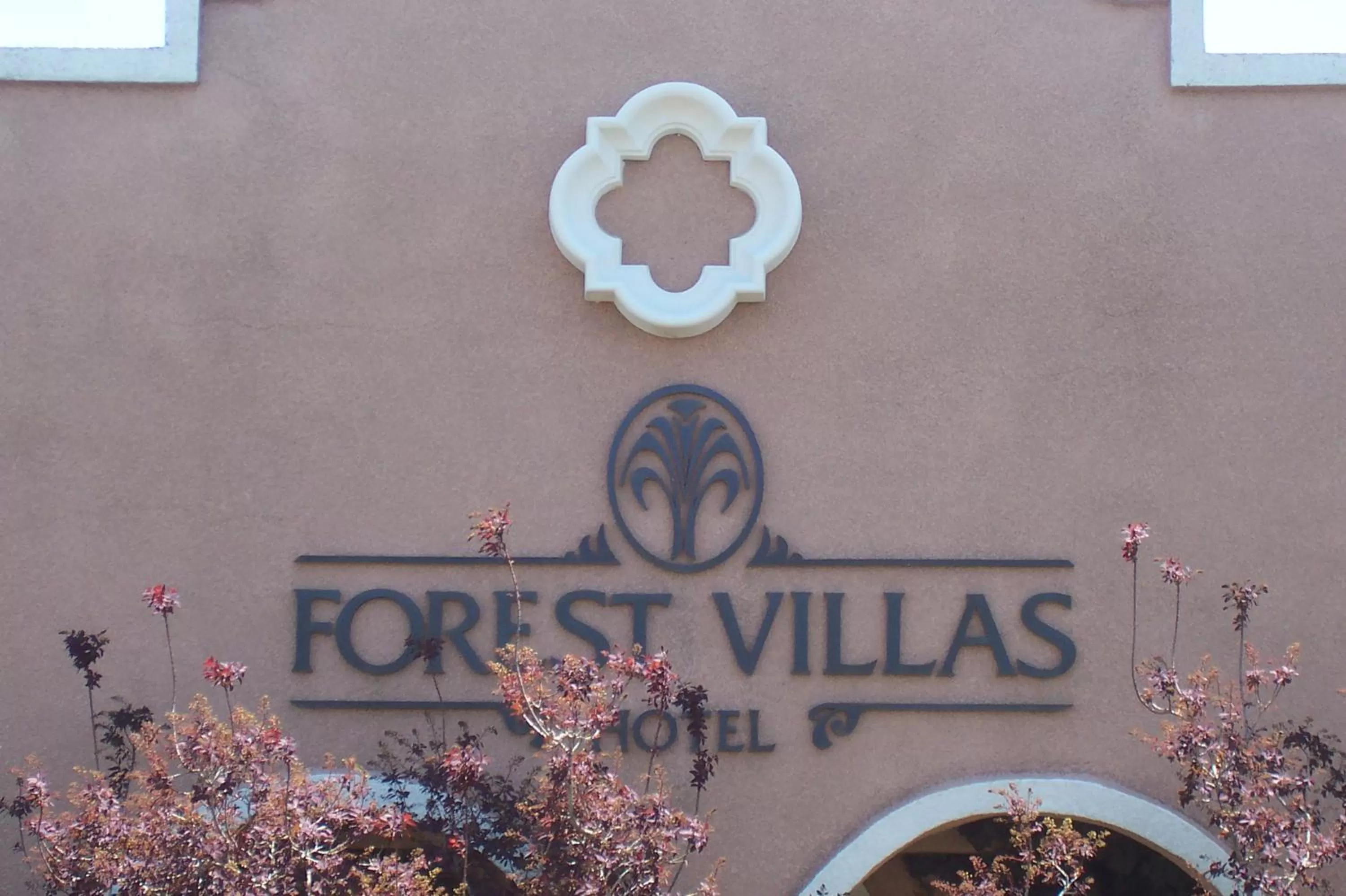 Facade/entrance in Forest Villas Hotel