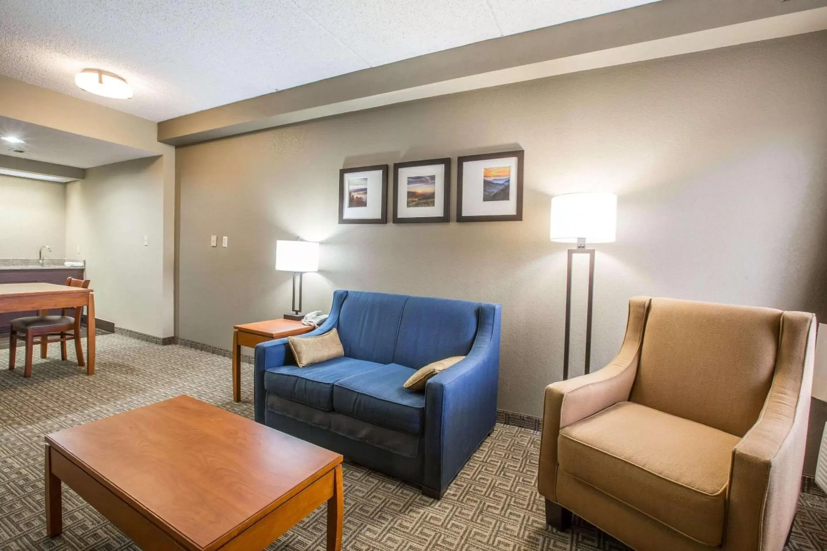 Photo of the whole room, Seating Area in Vista Suites Hotel Near Island Drive And Convention Center